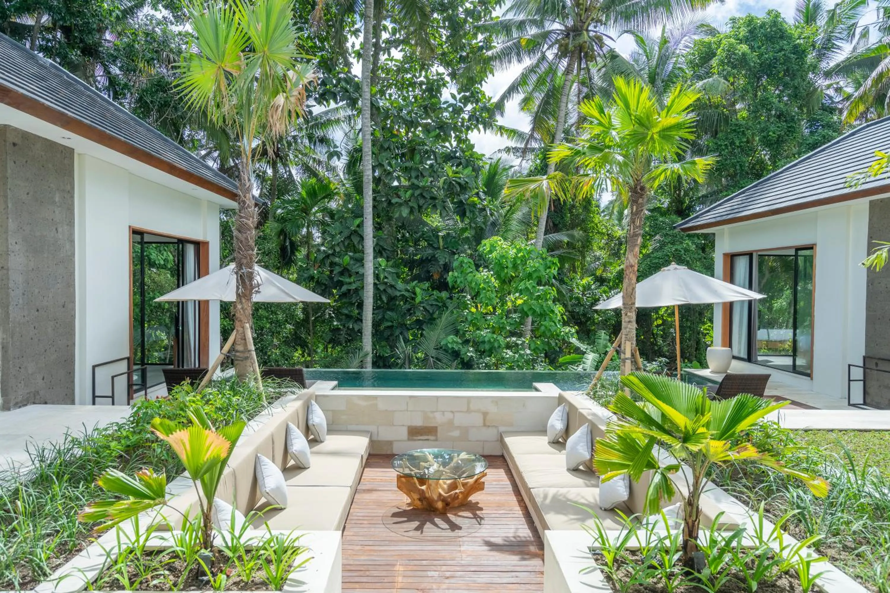 Garden view in Villa Talun by GORO