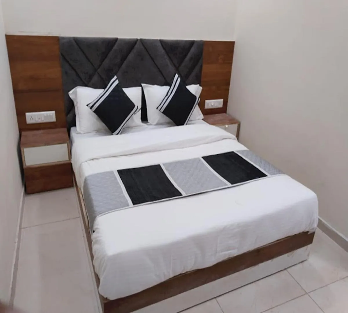 Bedroom in Galaxy Inn Hotel