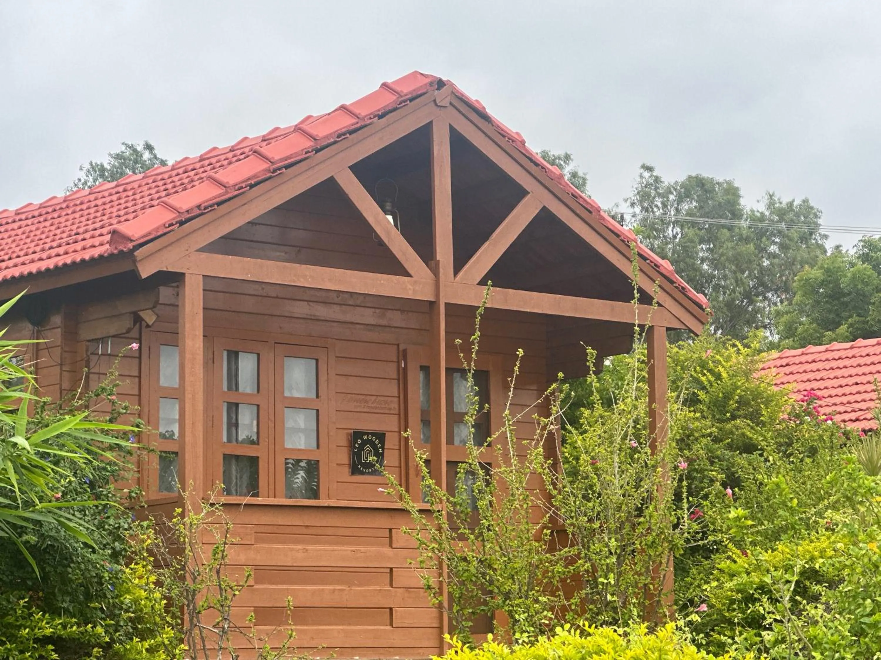 Leo wooden resorts