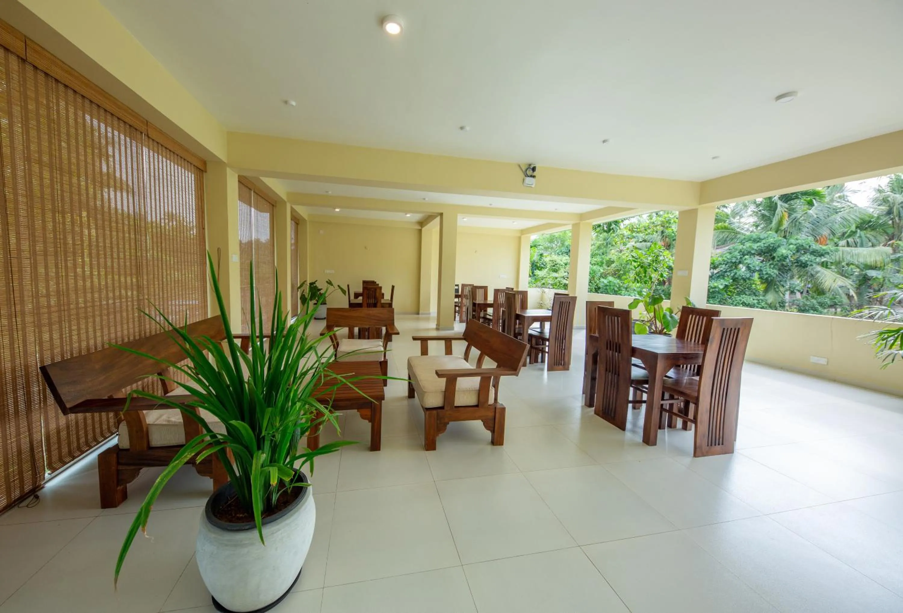 Restaurant/places to eat in Fortwill City Hotel