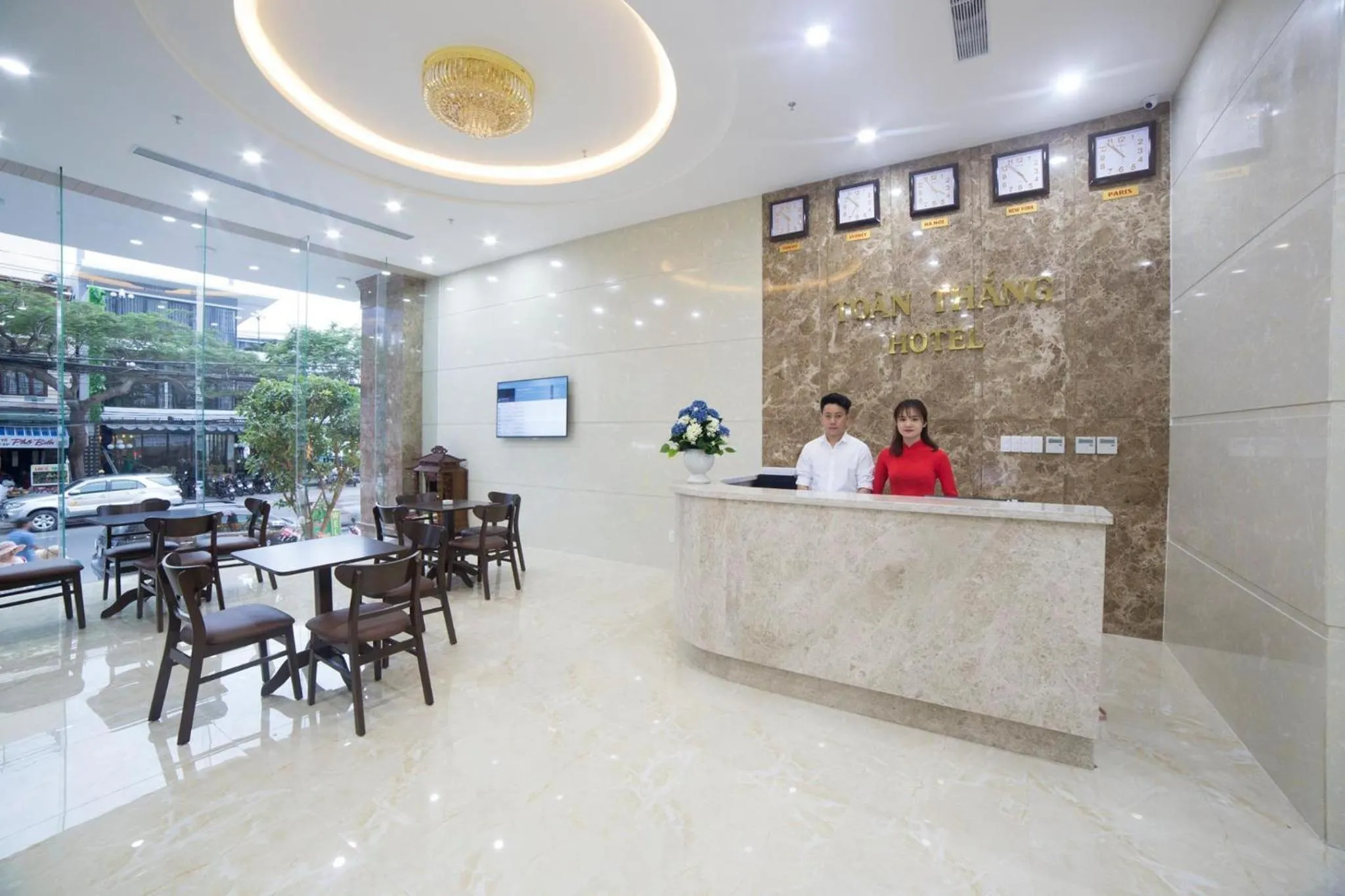 People in Toan Thang Beach Hotel - 100m to the beach