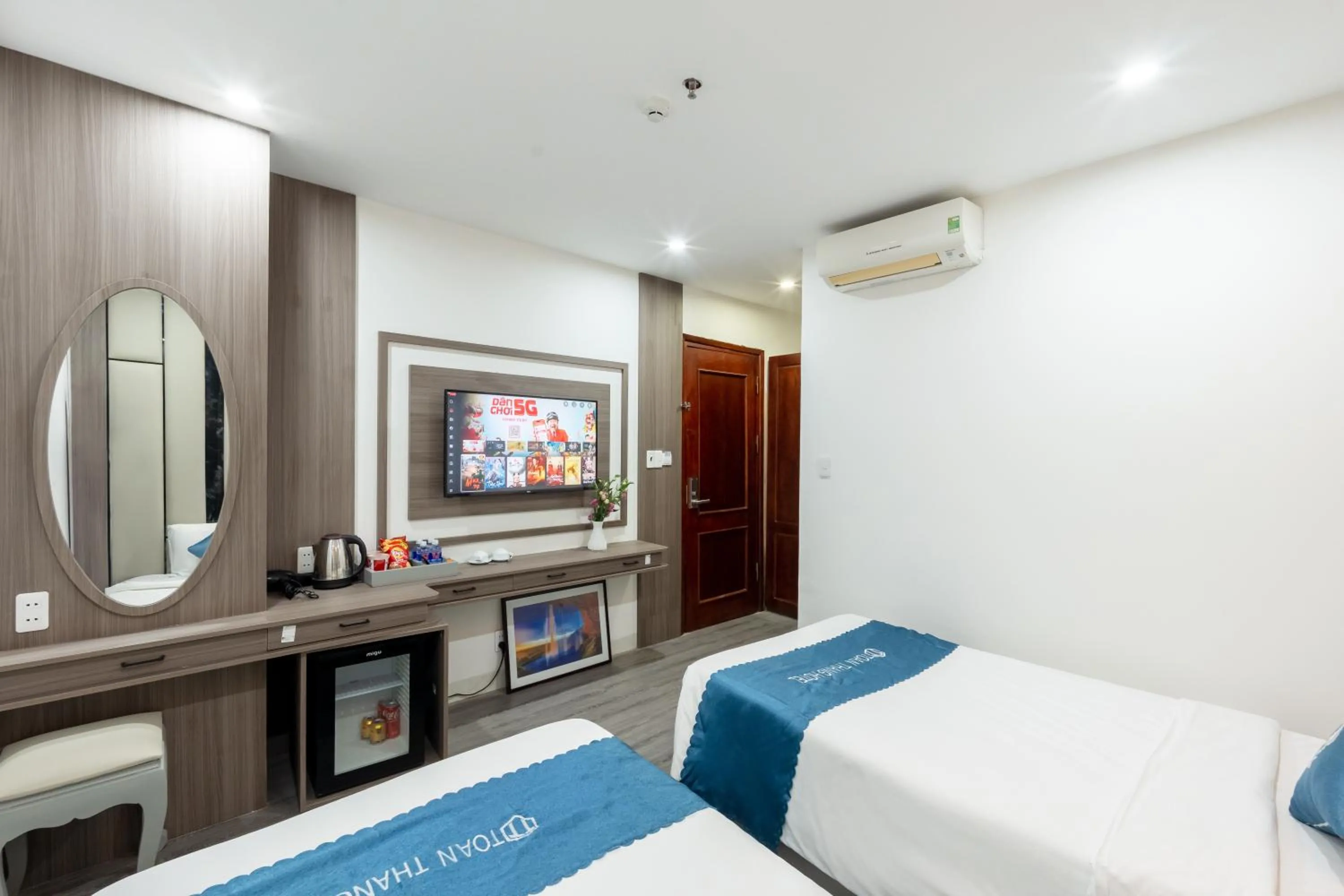 TV and multimedia, Bed in Toan Thang Beach Hotel - 100m to the beach