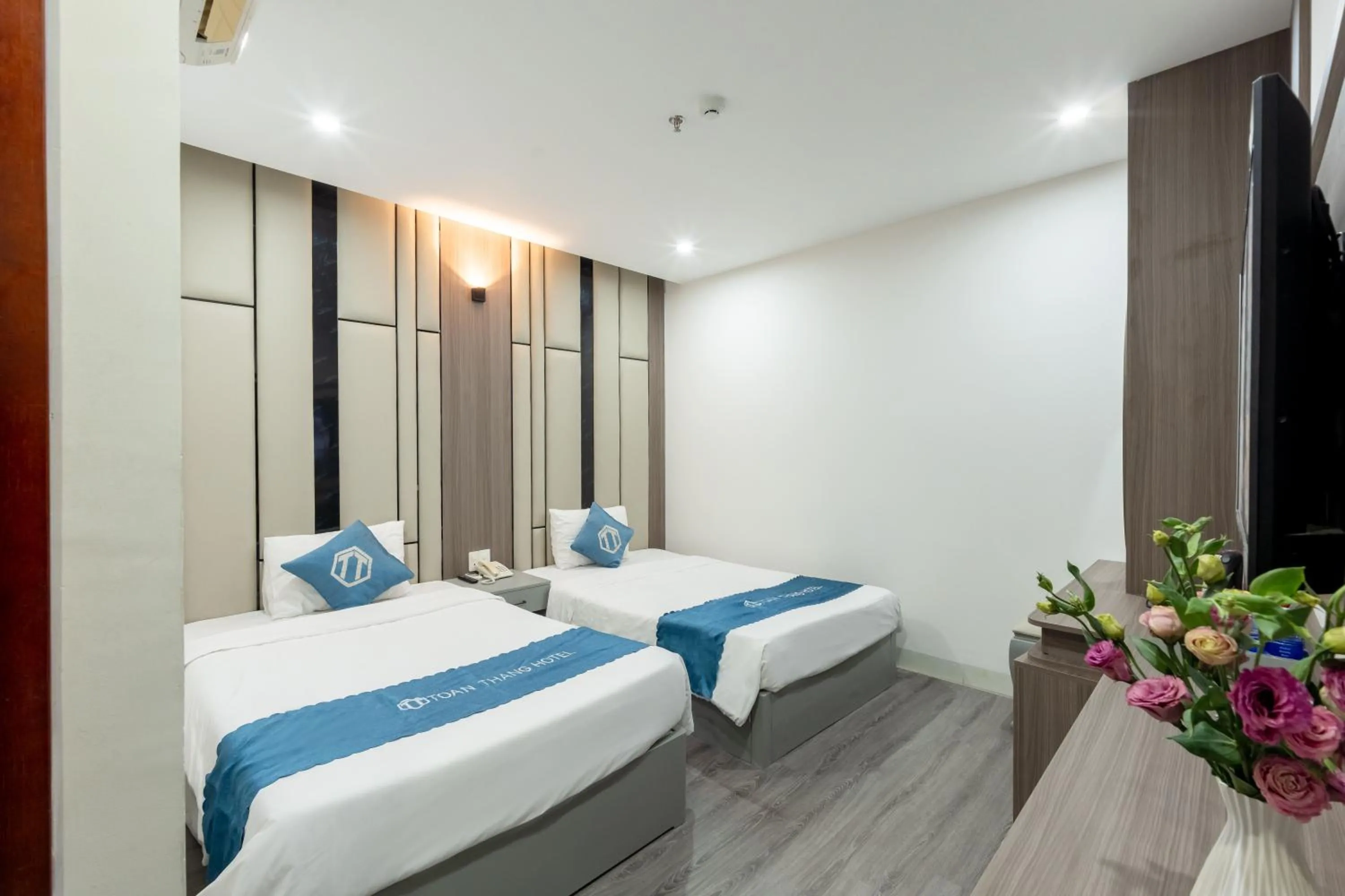 Bedroom, Bed in Toan Thang Beach Hotel - 100m to the beach