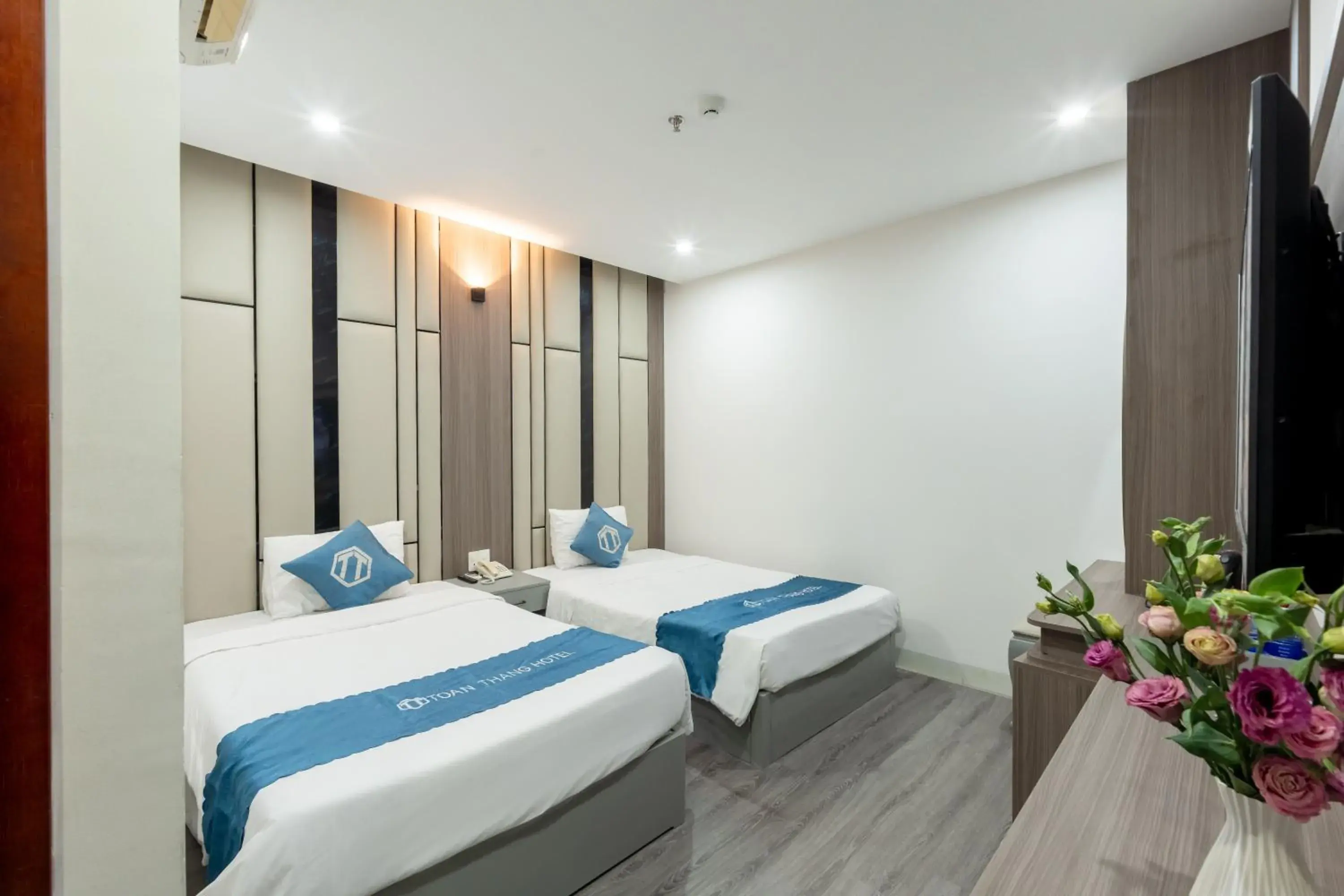 Standard Twin Room in Toan Thang Beach Hotel - 100m to the beach Standard Twin Room in Toan Thang Beach Hotel - 100m to the beach