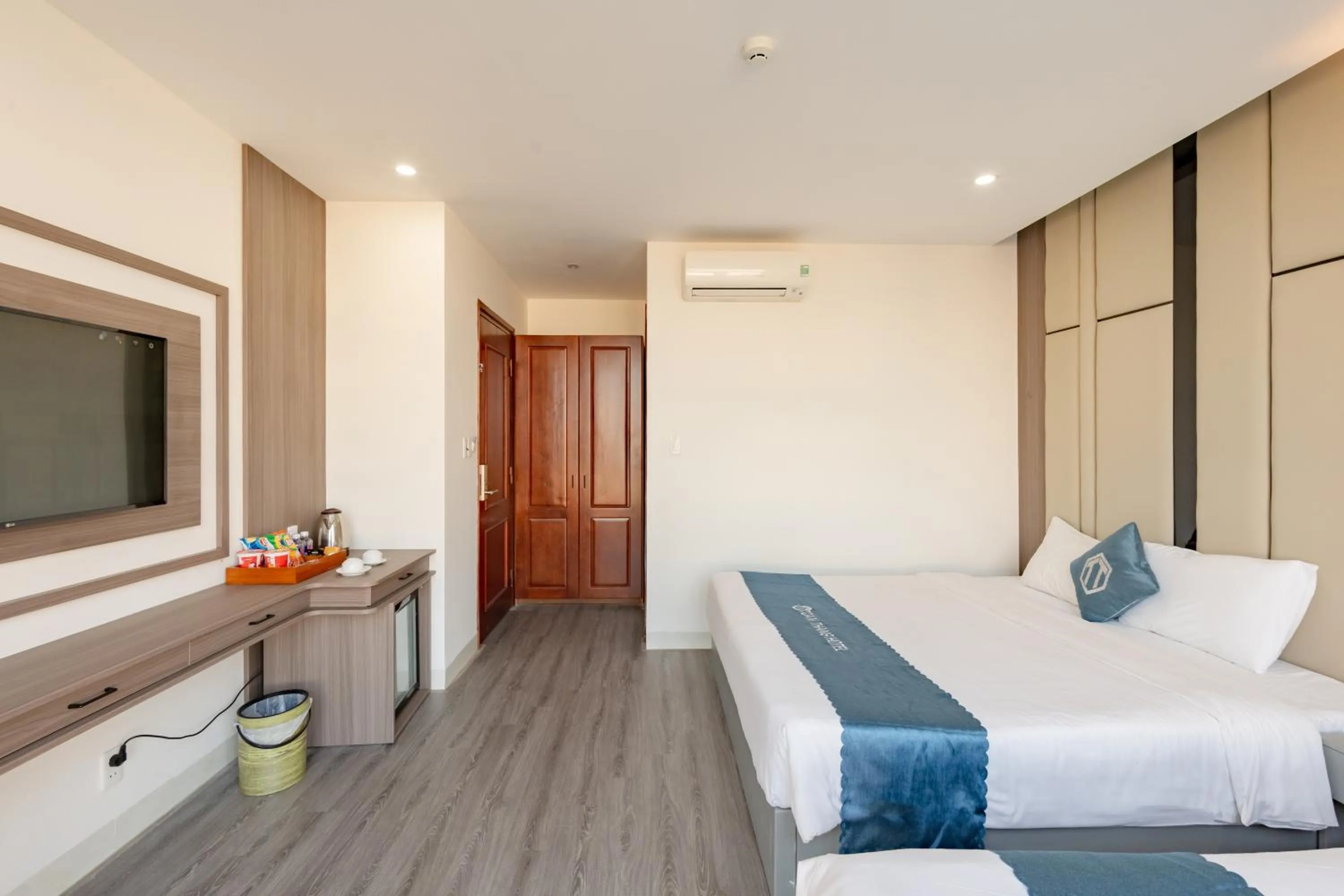 Photo of the whole room, Bed in Toan Thang Beach Hotel - 100m to the beach