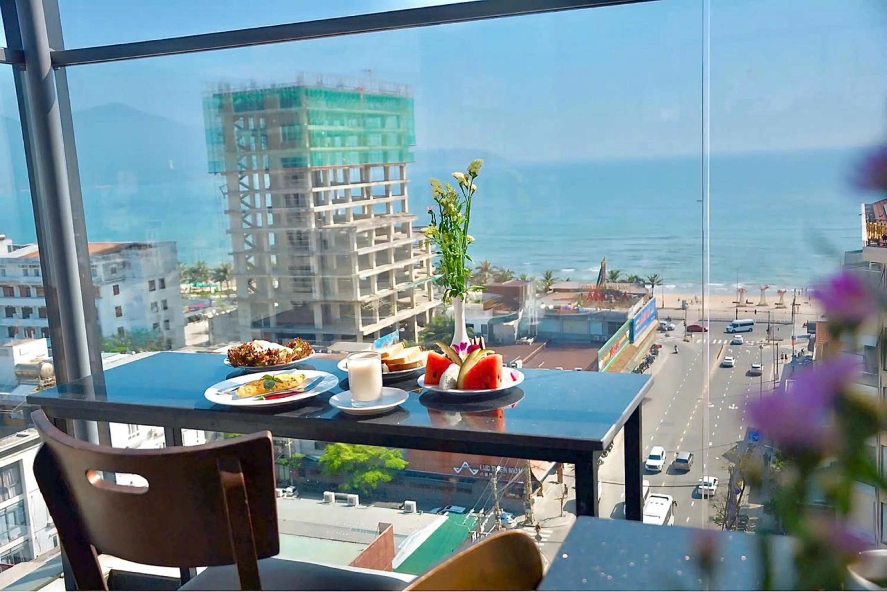 Restaurant/places to eat in Toan Thang Beach Hotel - 100m to the beach