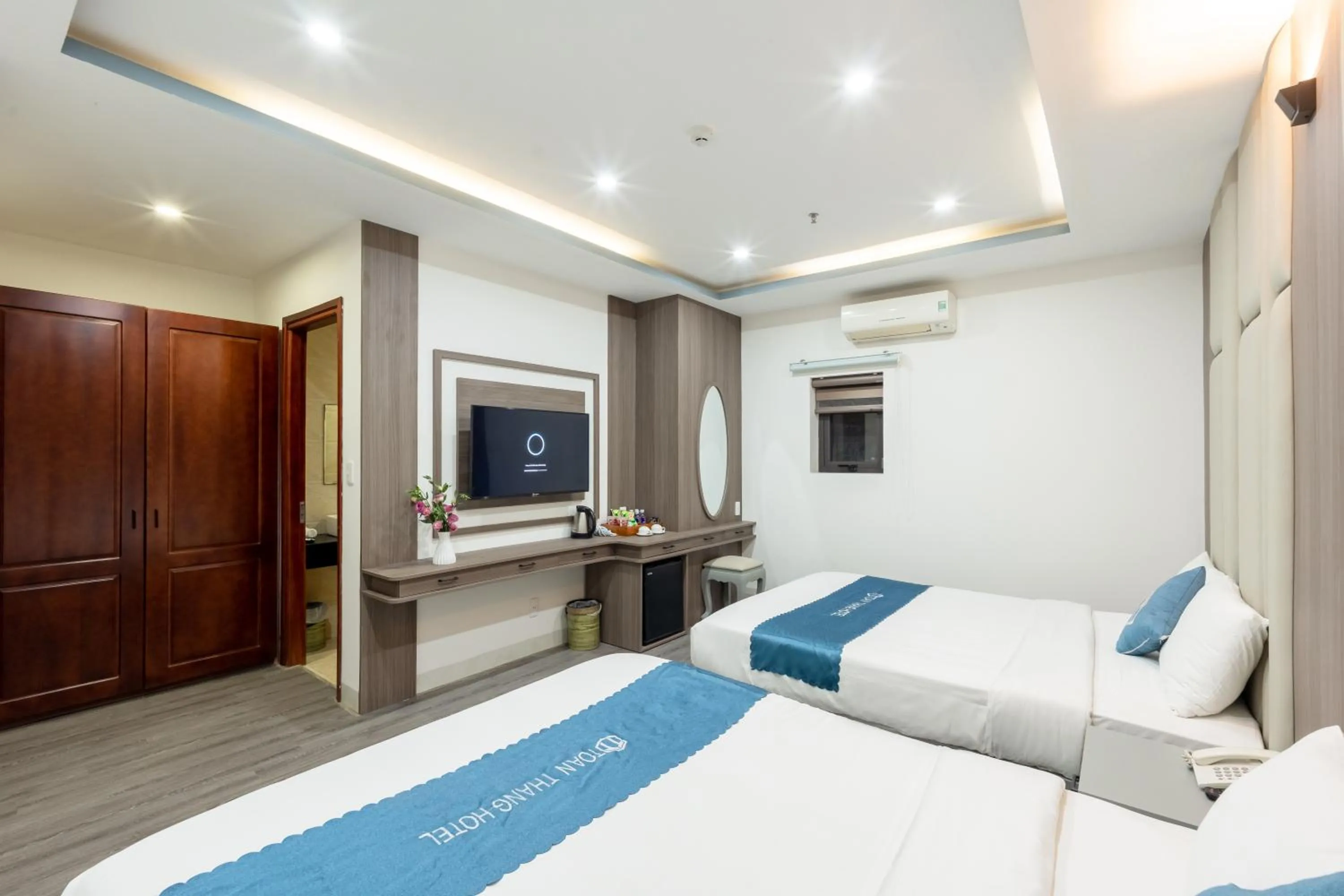Communal lounge/ TV room, Bed in Toan Thang Beach Hotel - 100m to the beach