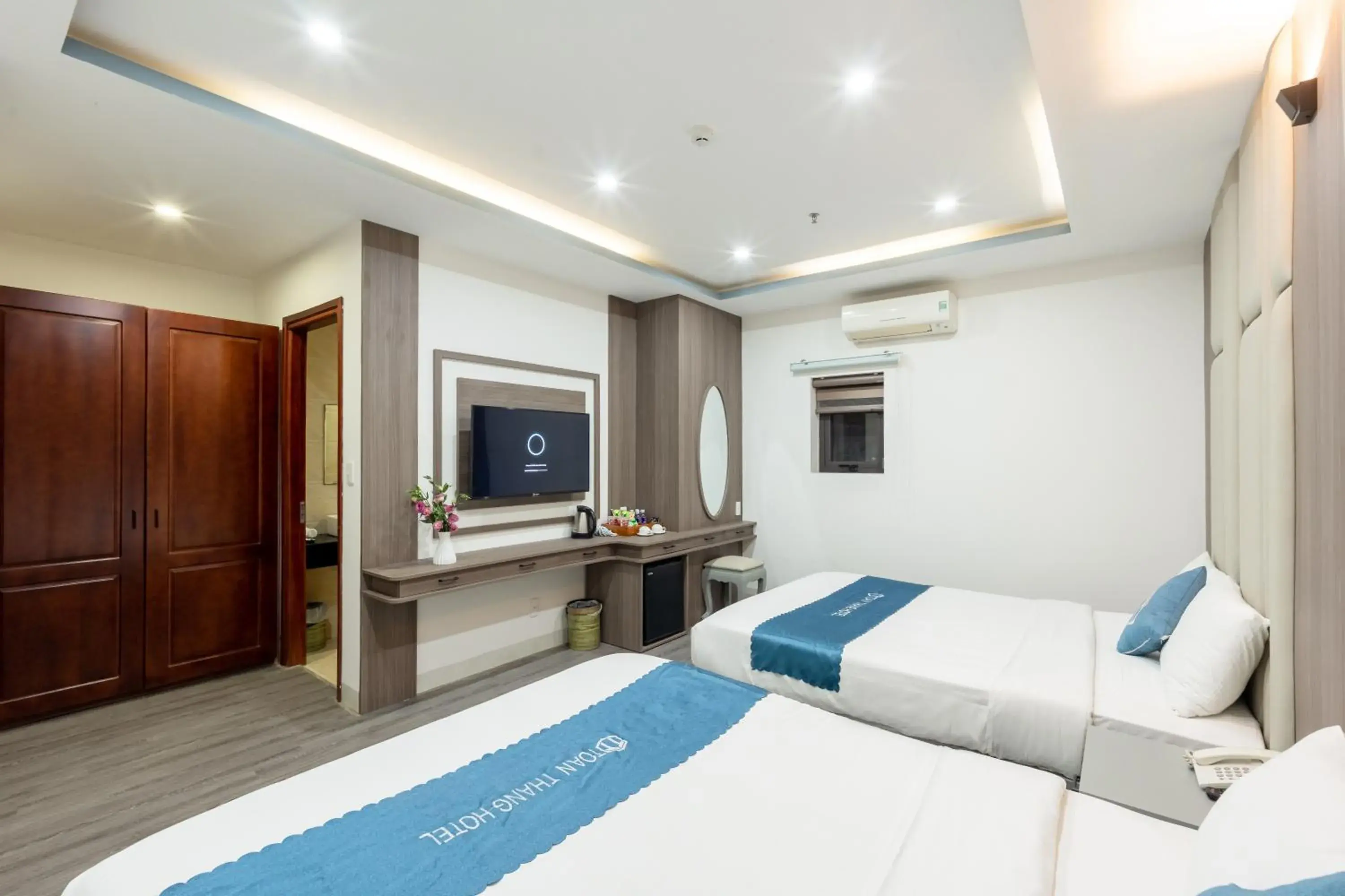 Family Room in Toan Thang Beach Hotel - 100m to the beach Family Room in Toan Thang Beach Hotel - 100m to the beach