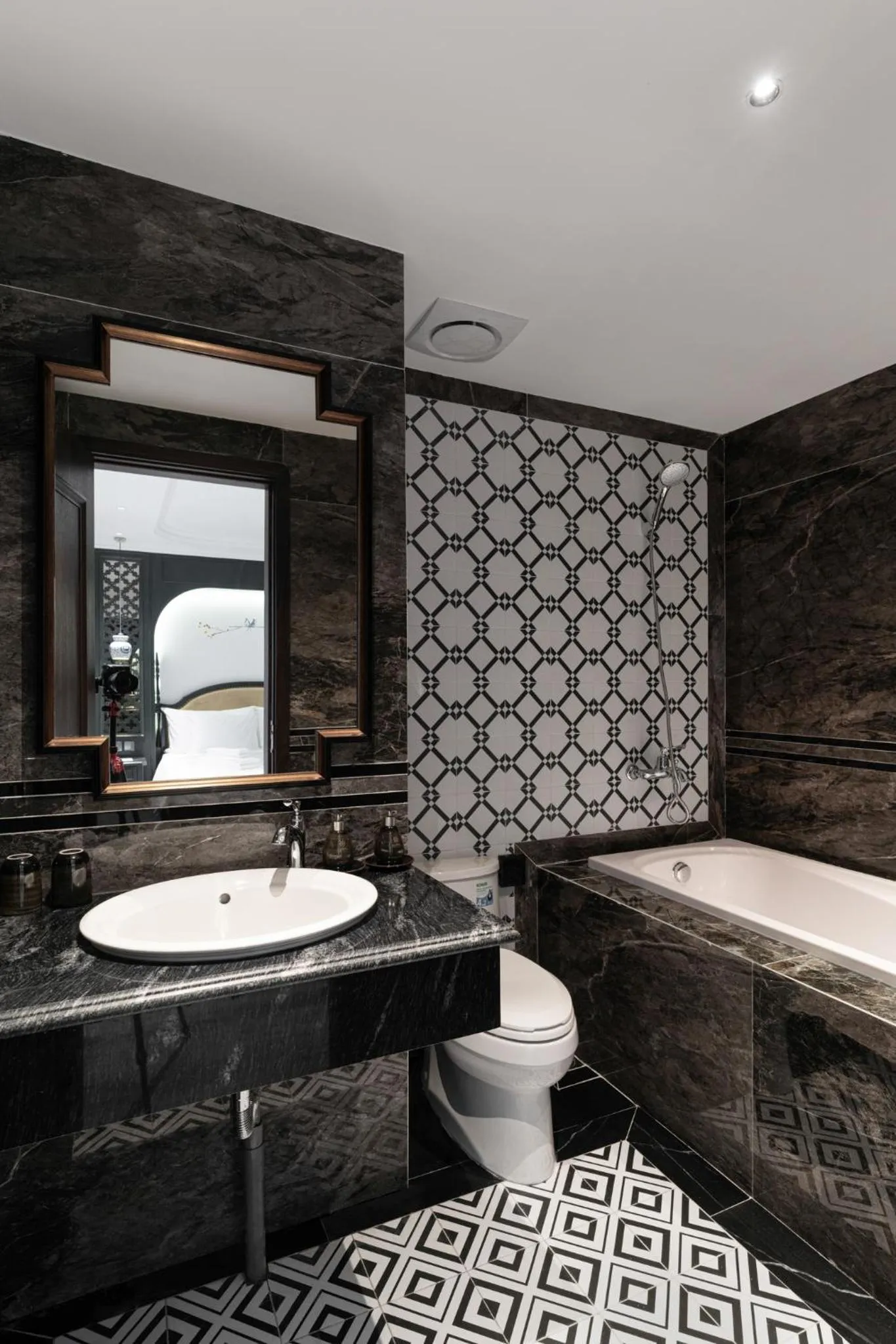 Toilet in Eli Rina Hotel