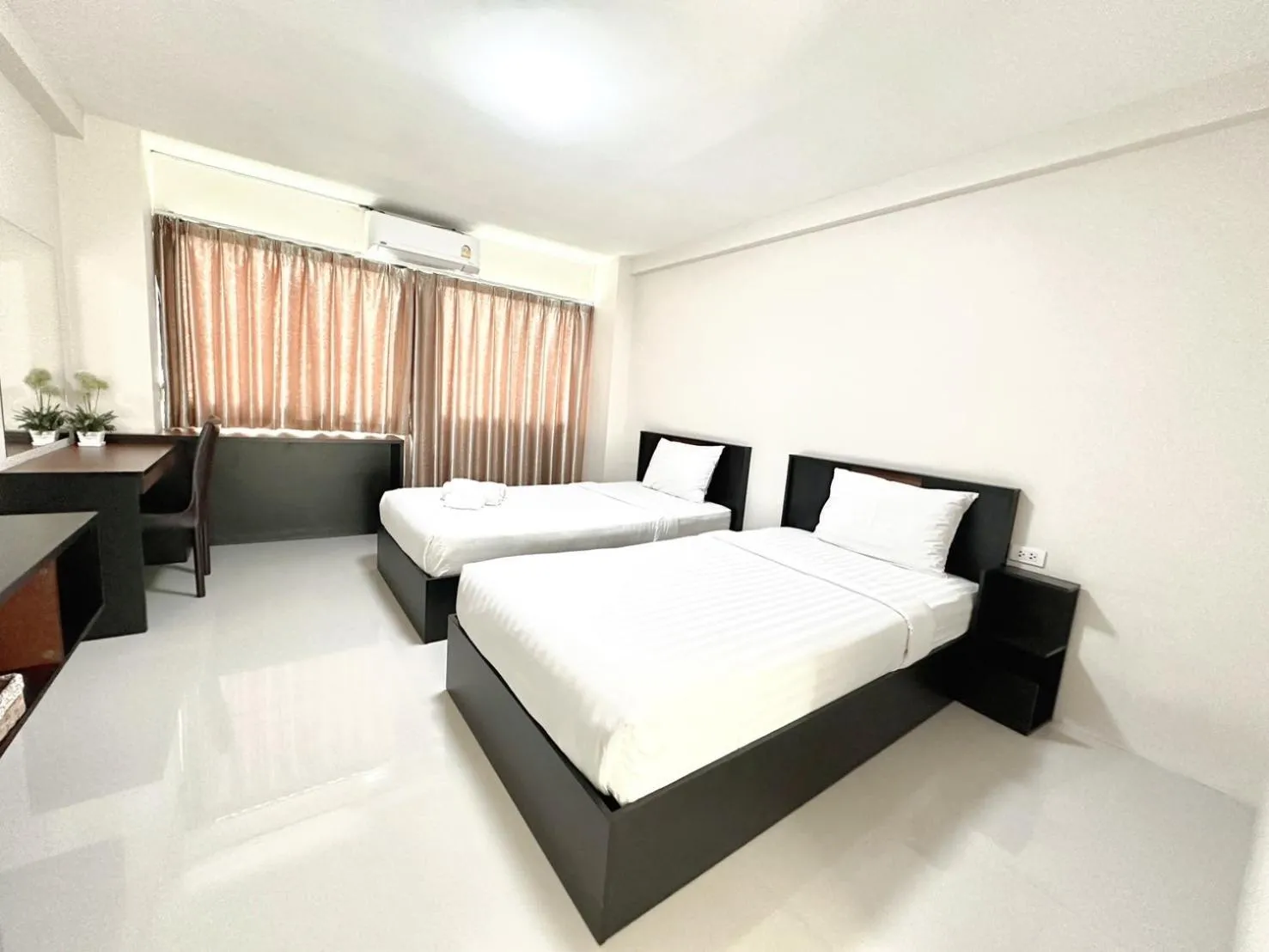 Property building, Bed in Tone Condorent Hotel