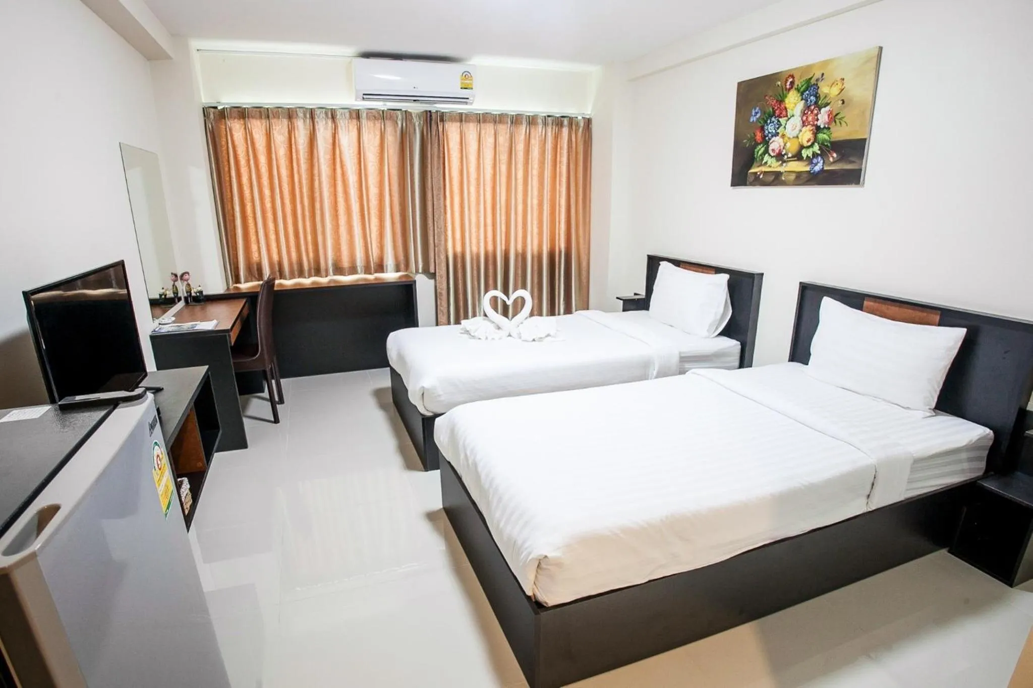 Photo of the whole room, Bed in Tone Condorent Hotel