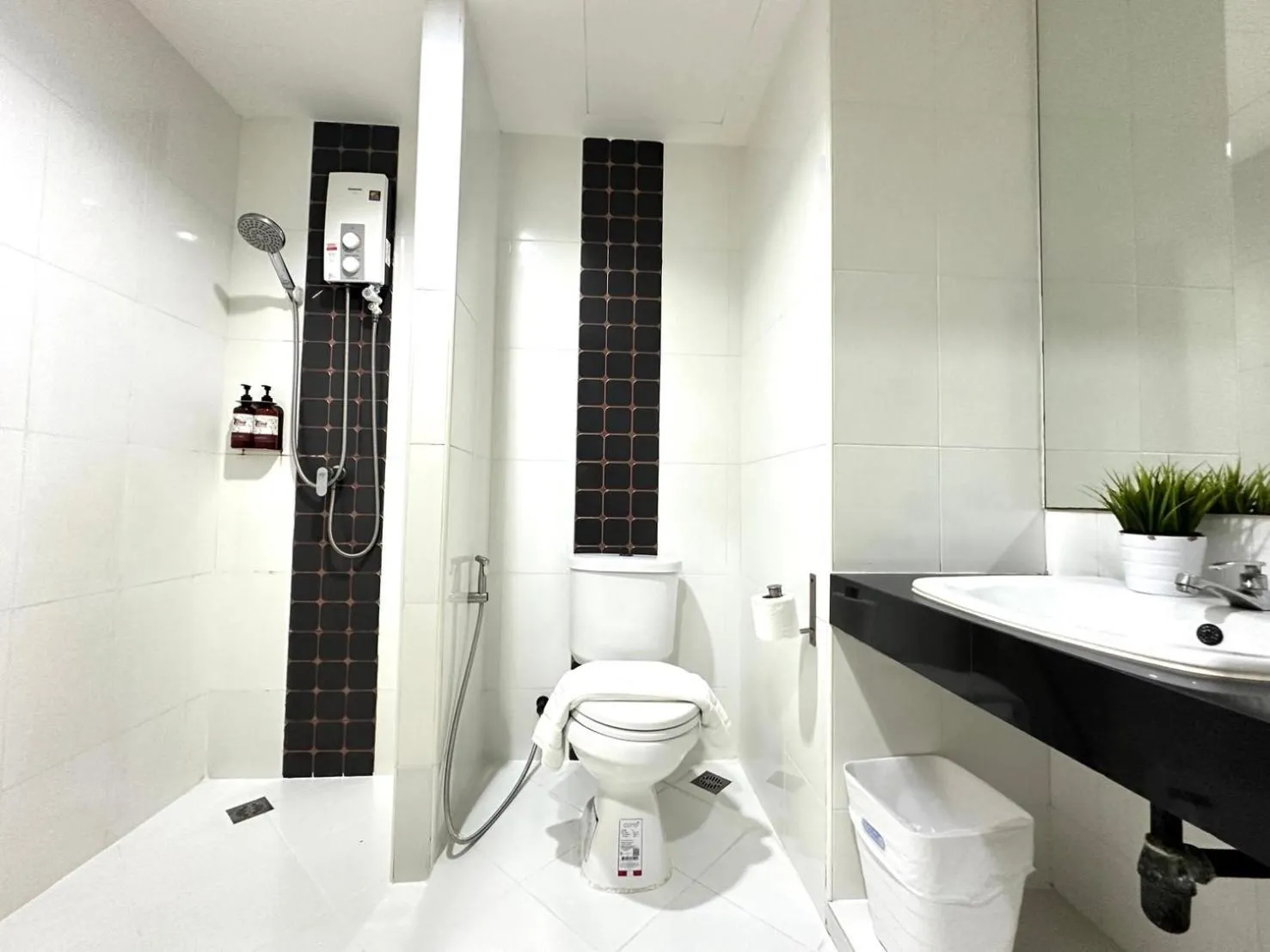 Bathroom in Tone Condorent Hotel