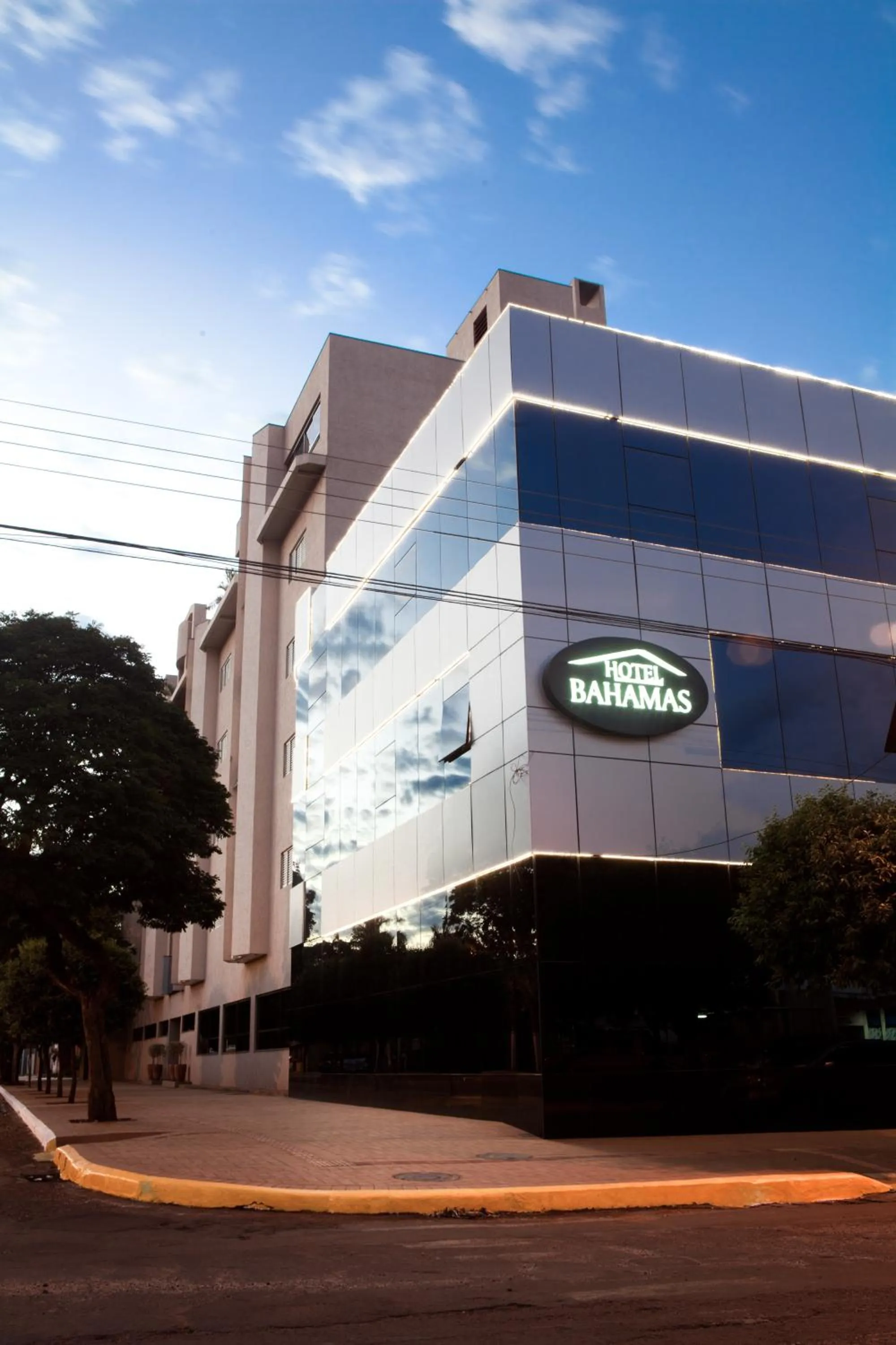 Facade/entrance in Hotel Bahamas