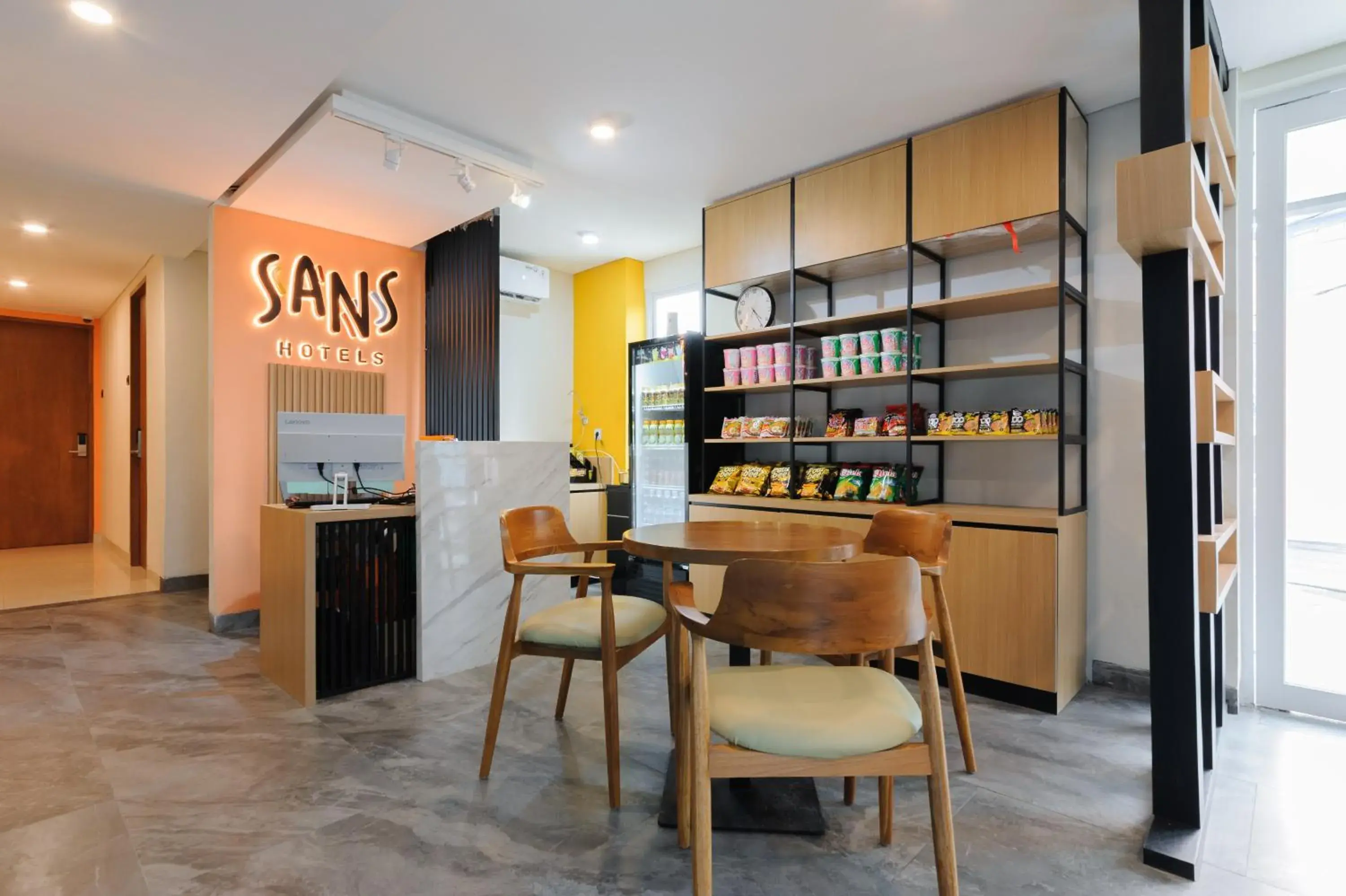 Lobby or reception in Sans Hotel Pesona Bekasi Lobby or reception in Sans Hotel Pesona Bekasi