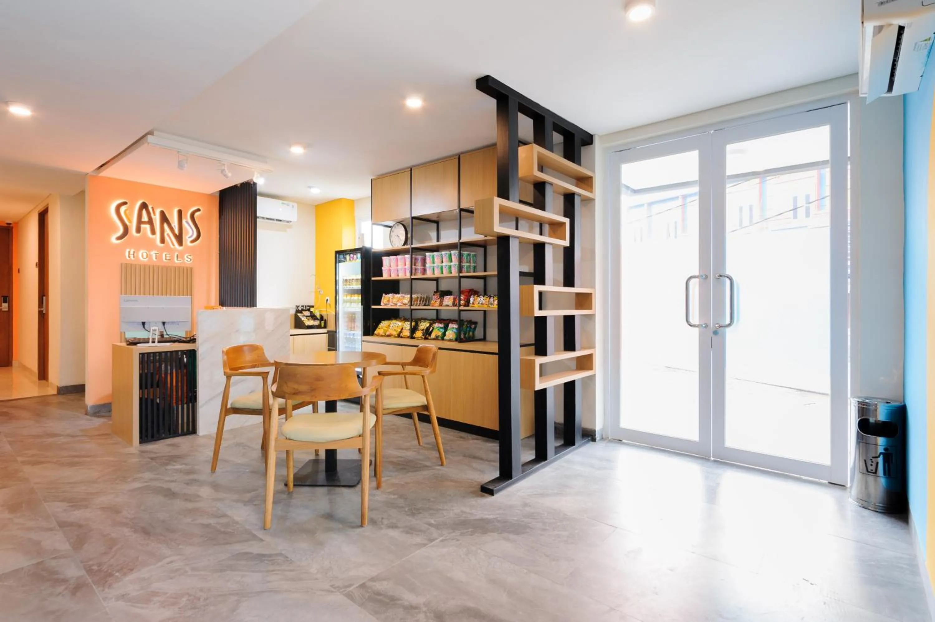 Lobby or reception in Sans Hotel Pesona Bekasi