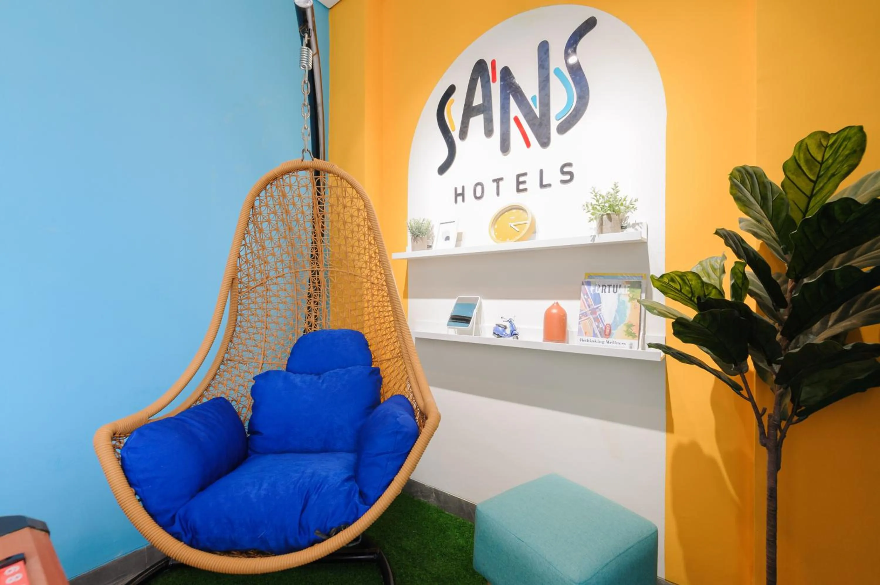 Seating area in Sans Hotel Pesona Bekasi