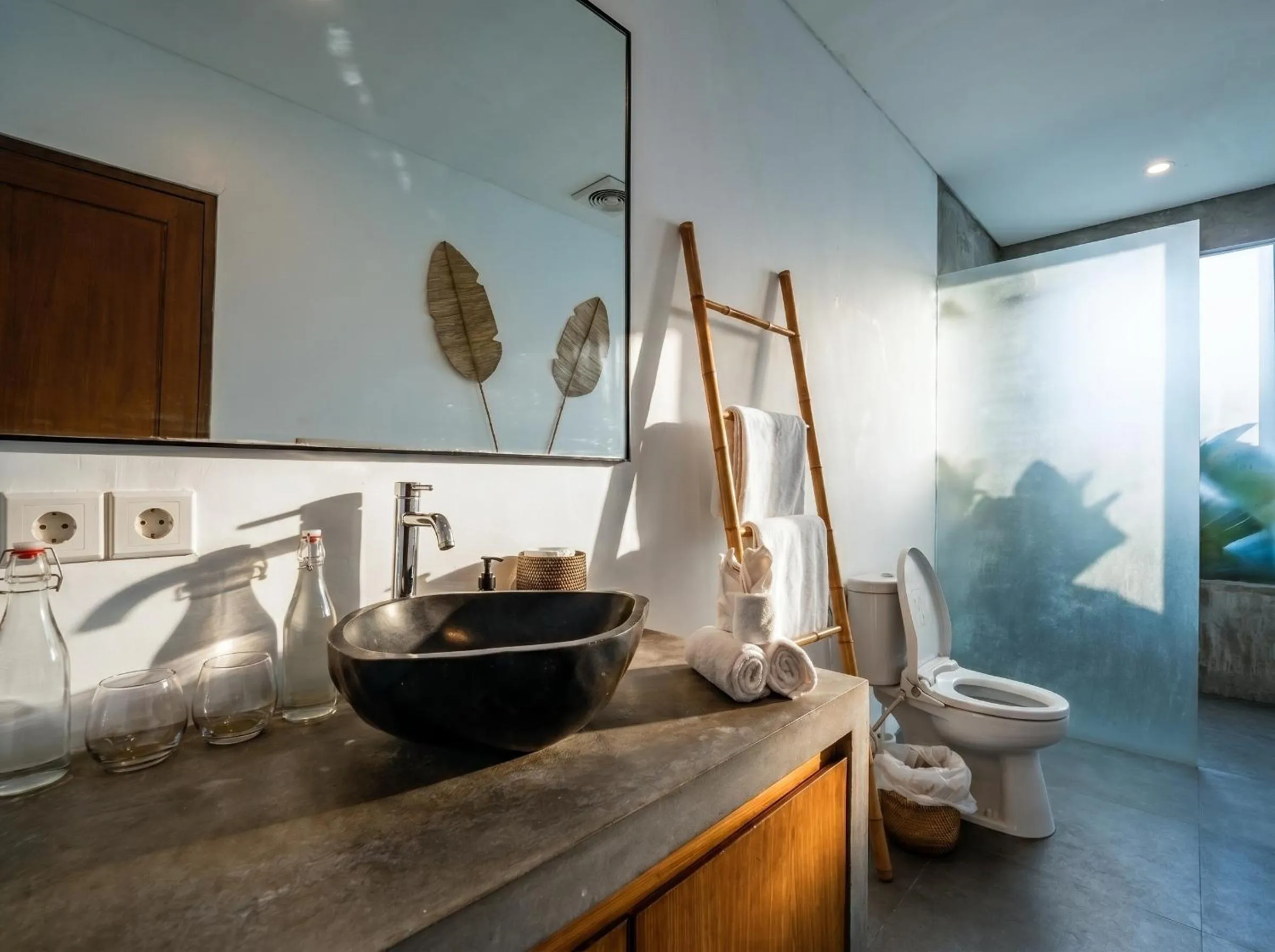 Toilet in Villa Kulibul by GORO
