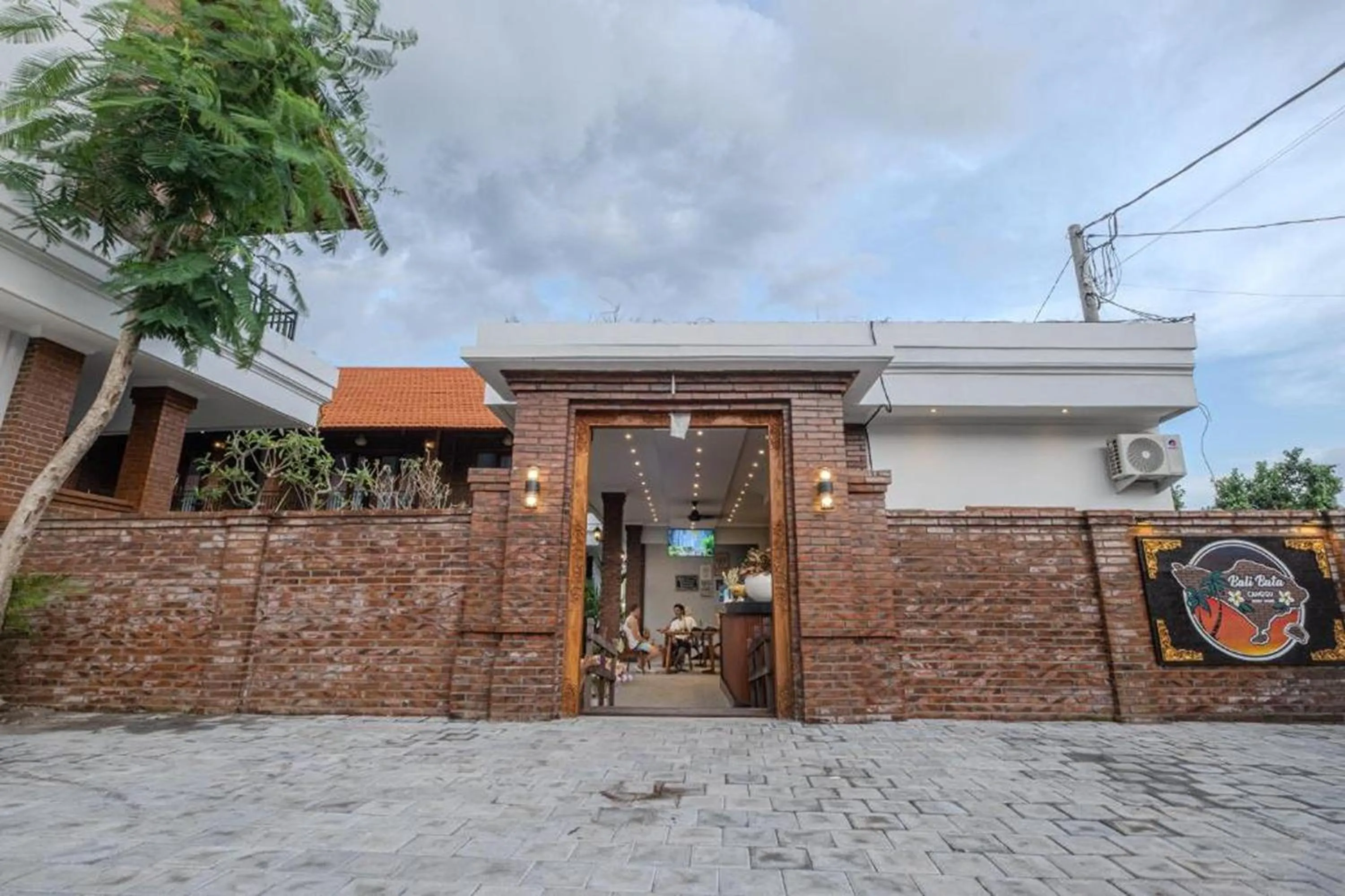 Property building in Bali Bata Canggu Guesthouse