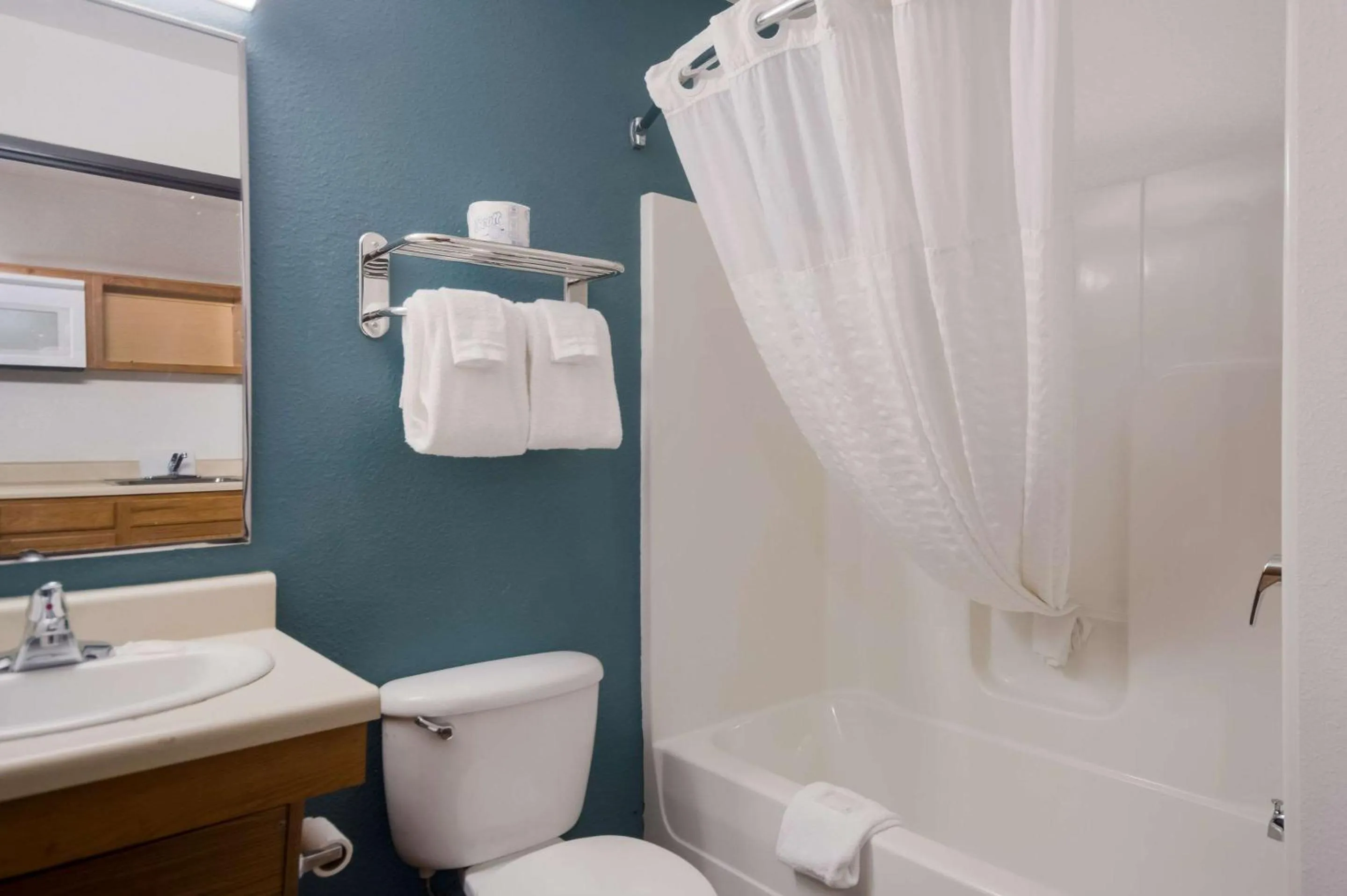 Bedroom in WoodSpring Suites Augusta Fort Eisenhower