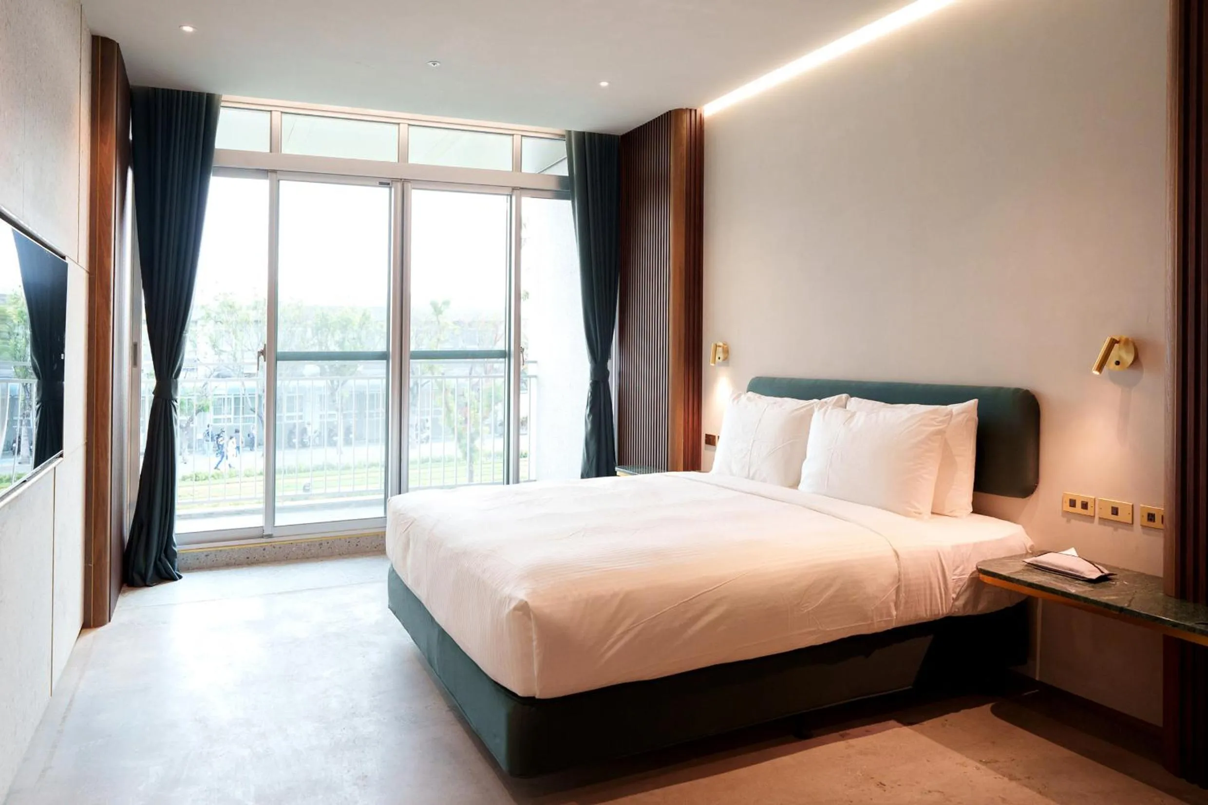 Photo of the whole room, Bed in PAPO'A Harbor Hotel