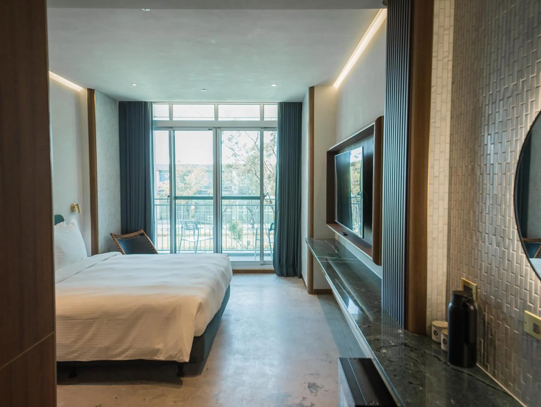 Photo of the whole room, Bed in PAPO'A Harbor Hotel