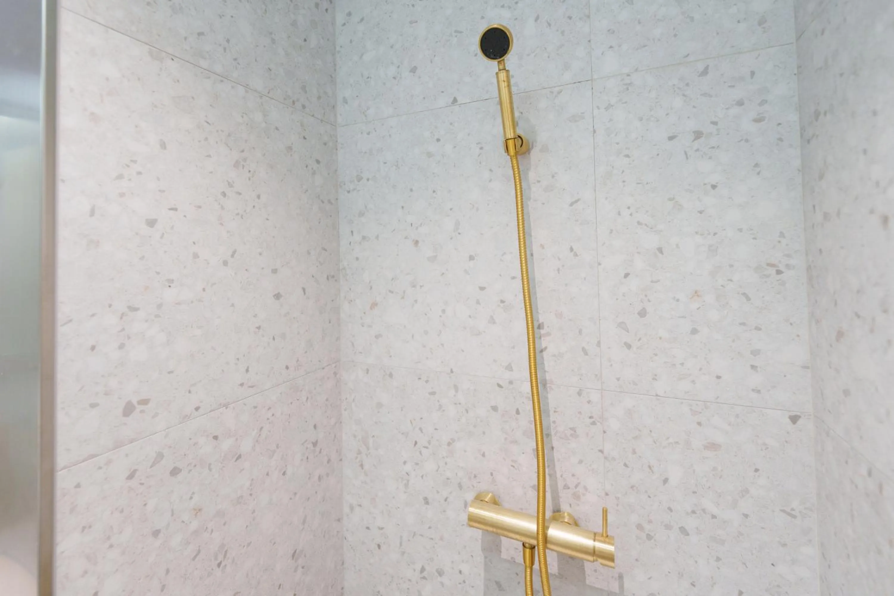 Shower in PAPO'A Harbor Hotel