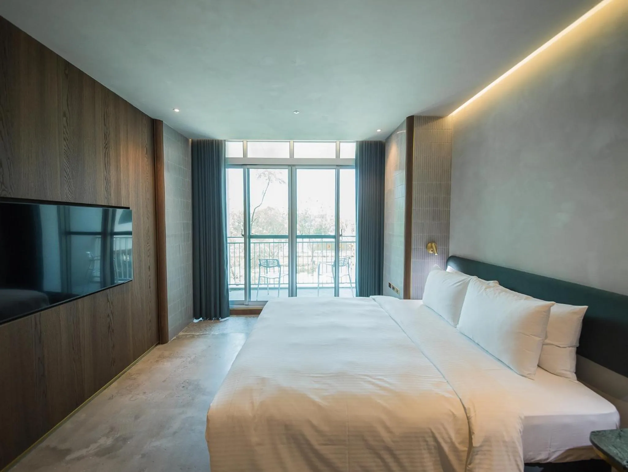 Photo of the whole room, Bed in PAPO'A Harbor Hotel