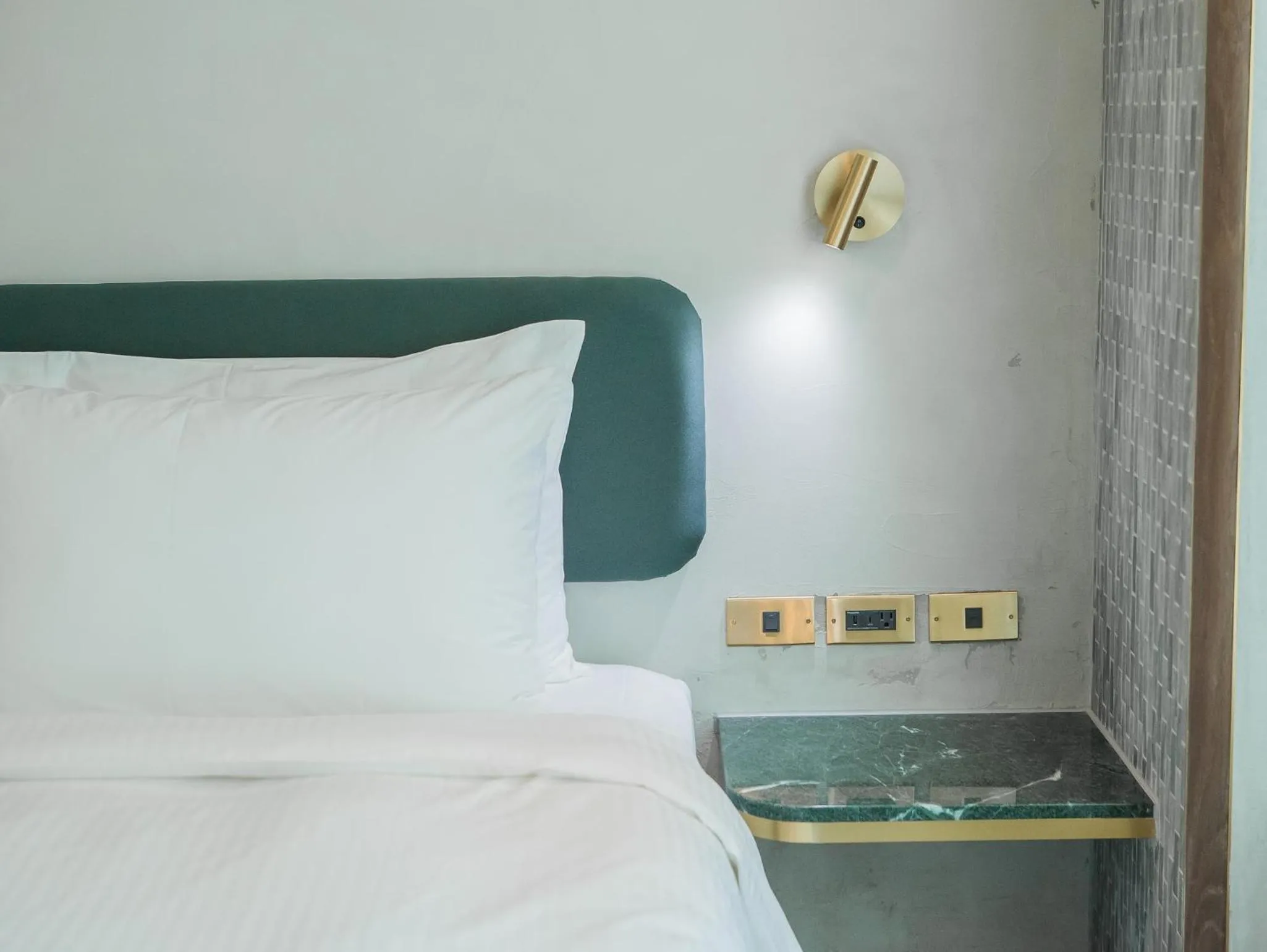 Bed in PAPO'A Harbor Hotel