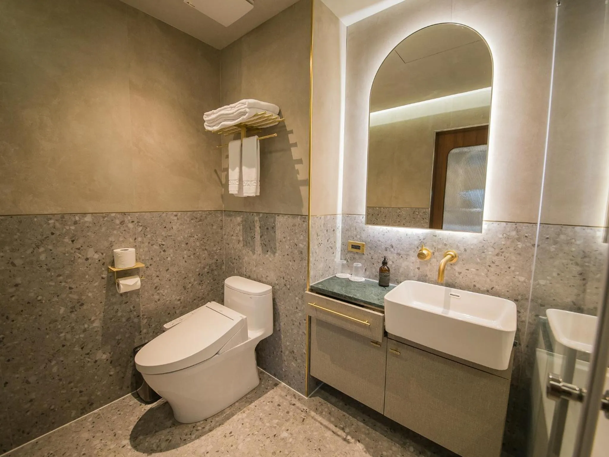 Bathroom in PAPO'A Harbor Hotel