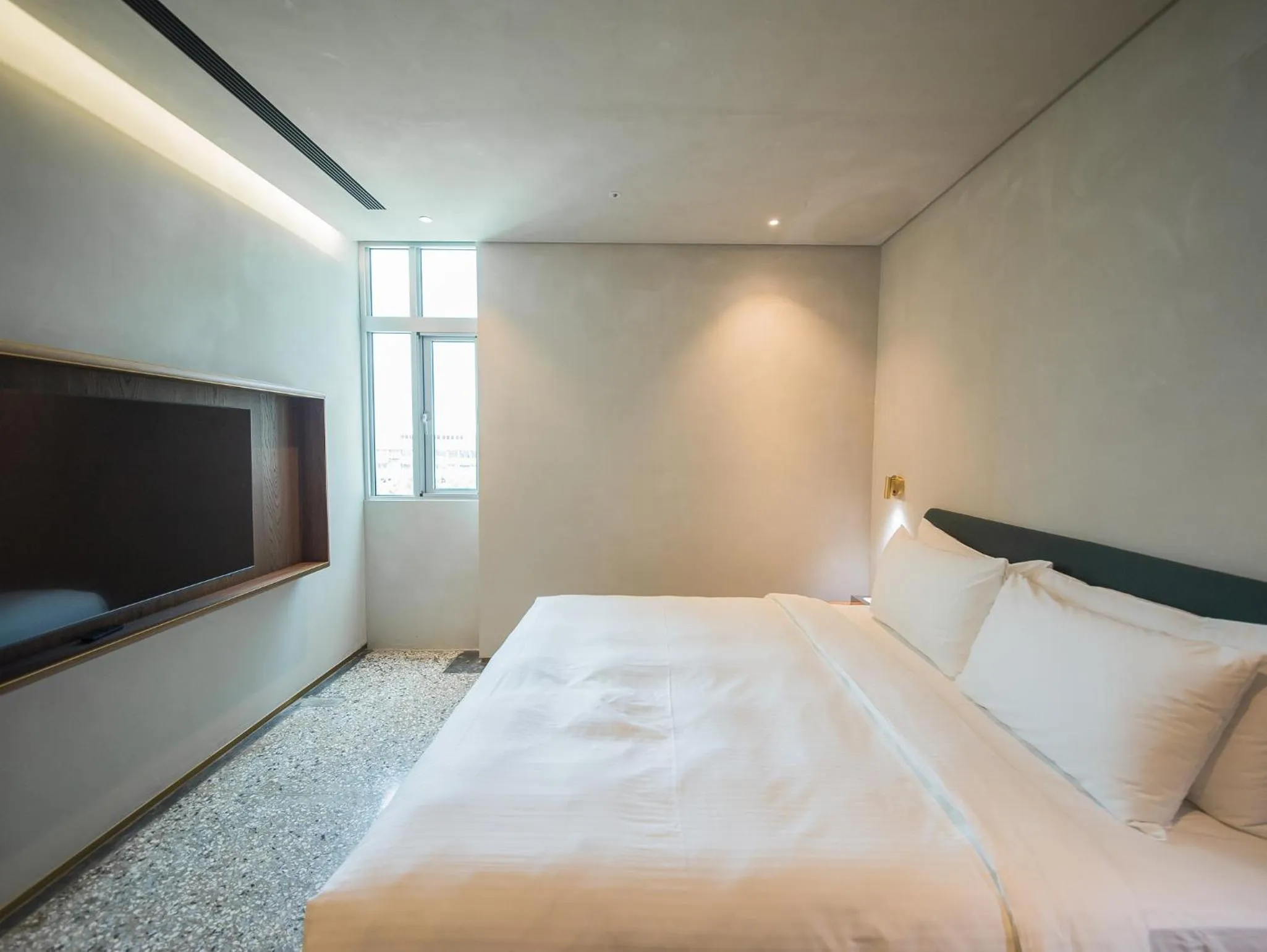 Photo of the whole room, Bed in PAPO'A Harbor Hotel