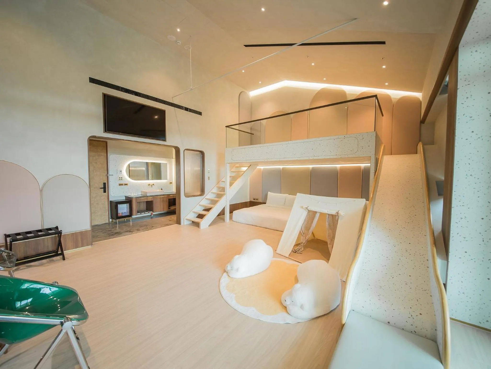 Photo of the whole room, Bed in PAPO'A Harbor Hotel