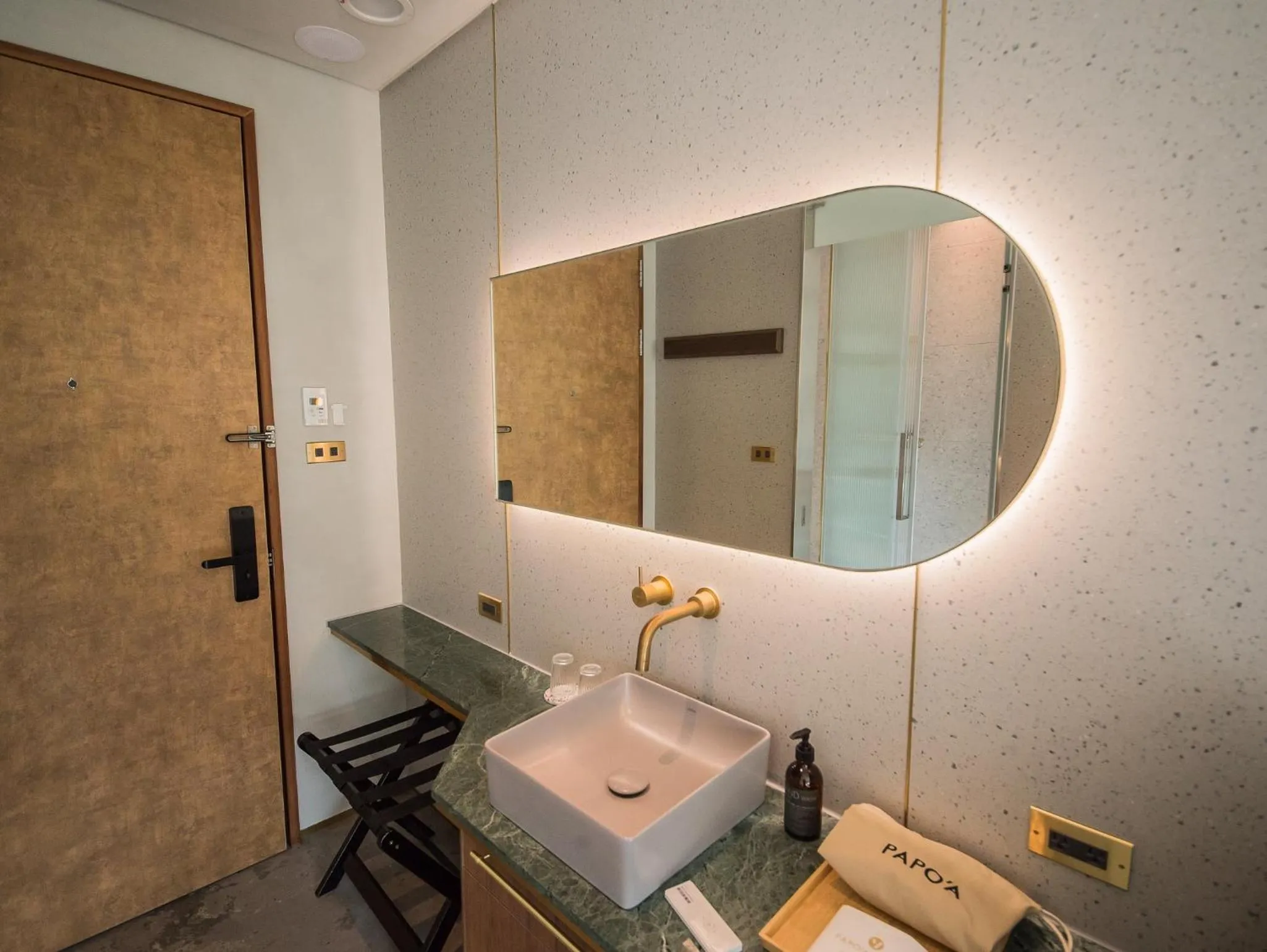 minibar in PAPO'A Harbor Hotel