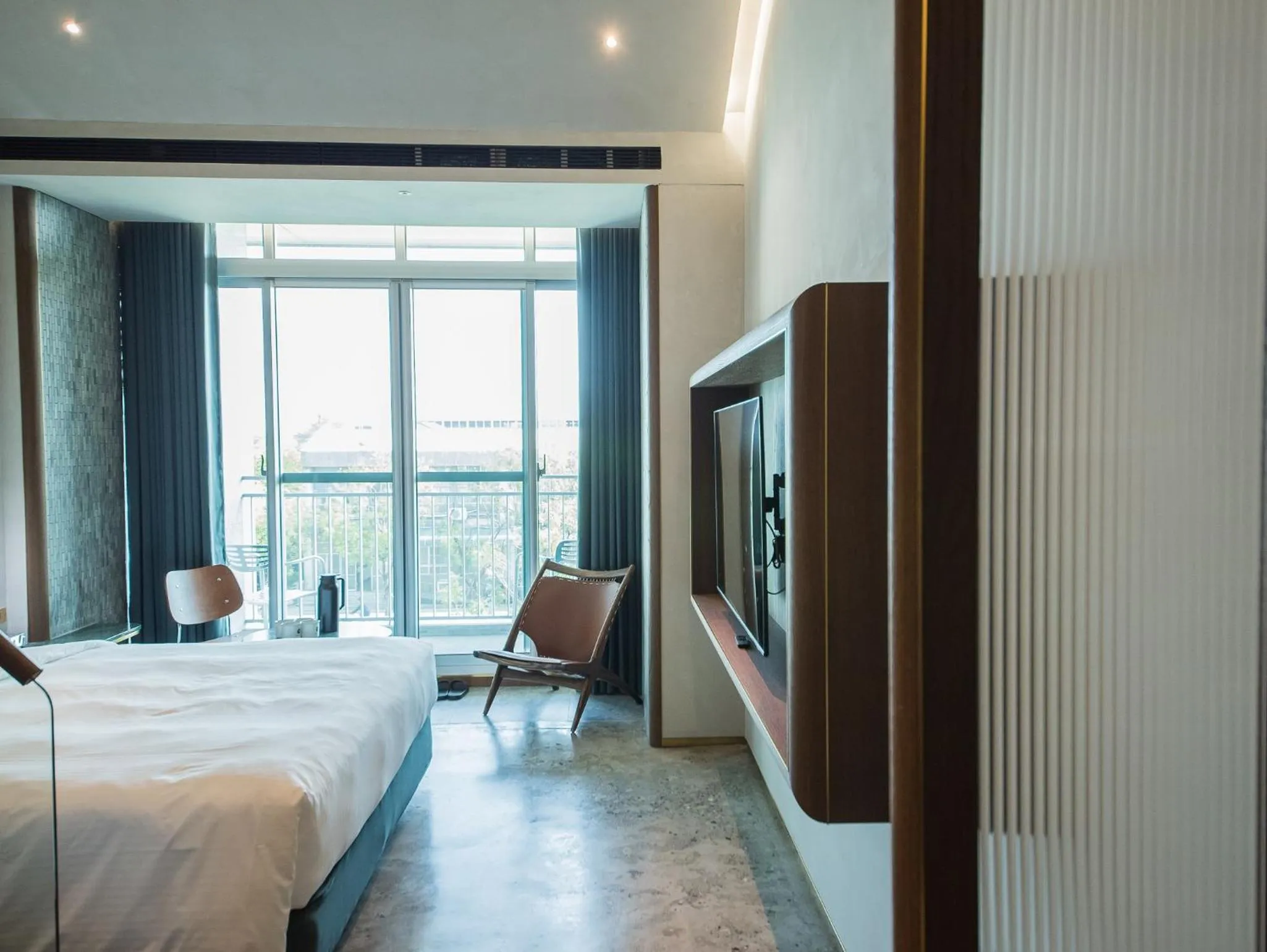 Photo of the whole room, Bed in PAPO'A Harbor Hotel