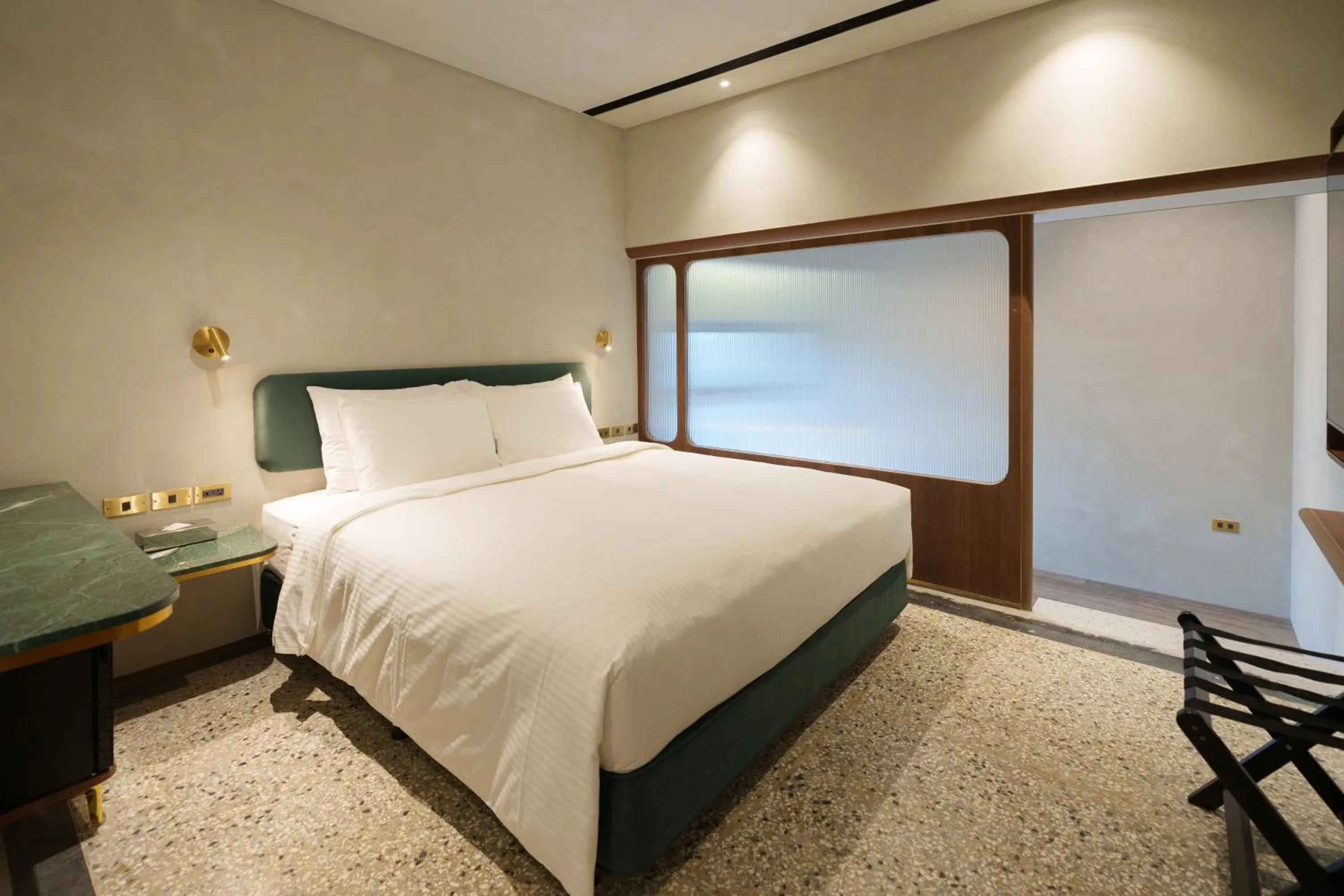 Photo of the whole room, Bed in PAPO'A Harbor Hotel