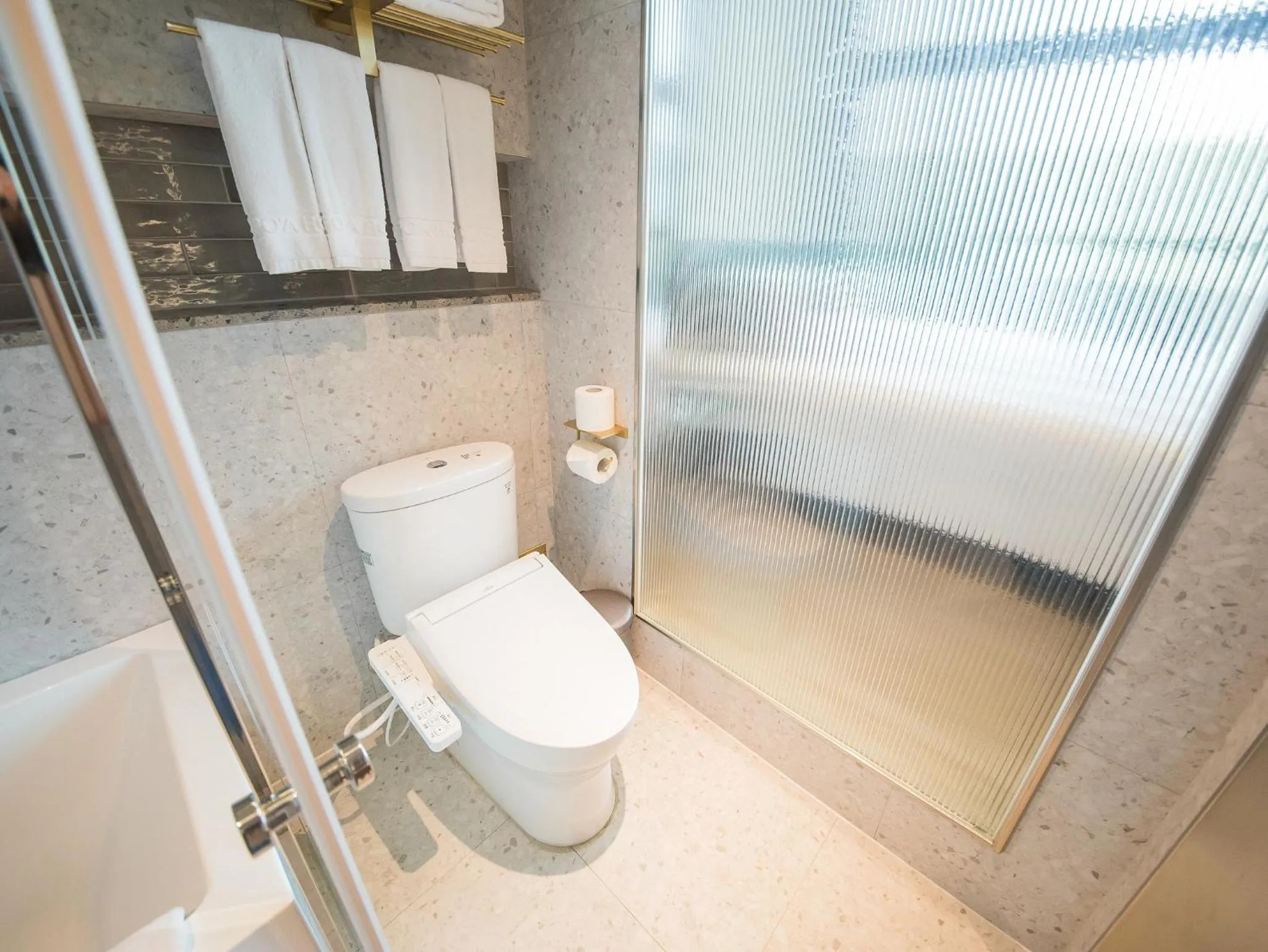 Bathroom in PAPO'A Harbor Hotel