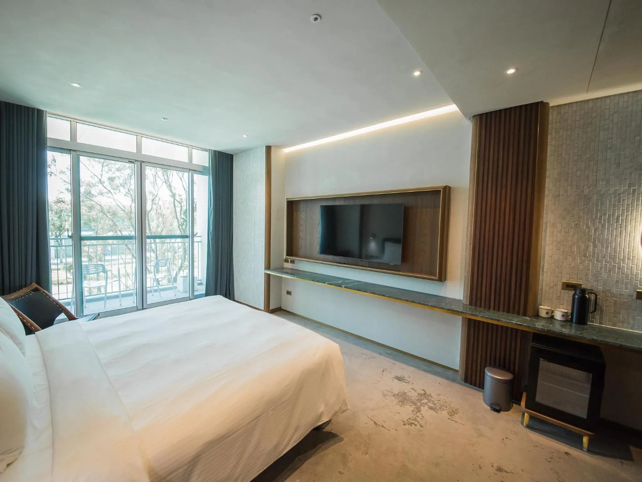 Photo of the whole room, Bed in PAPO'A Harbor Hotel