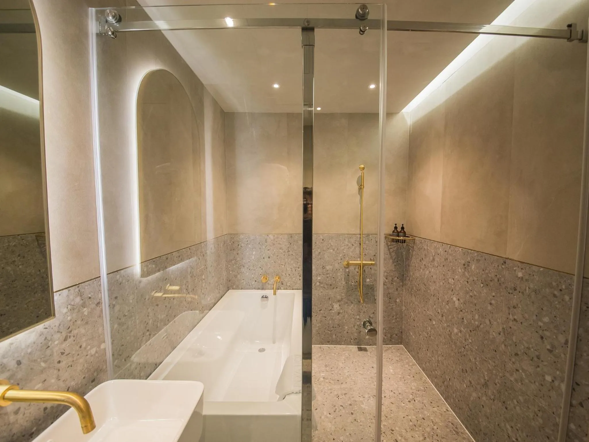 Bathroom in PAPO'A Harbor Hotel