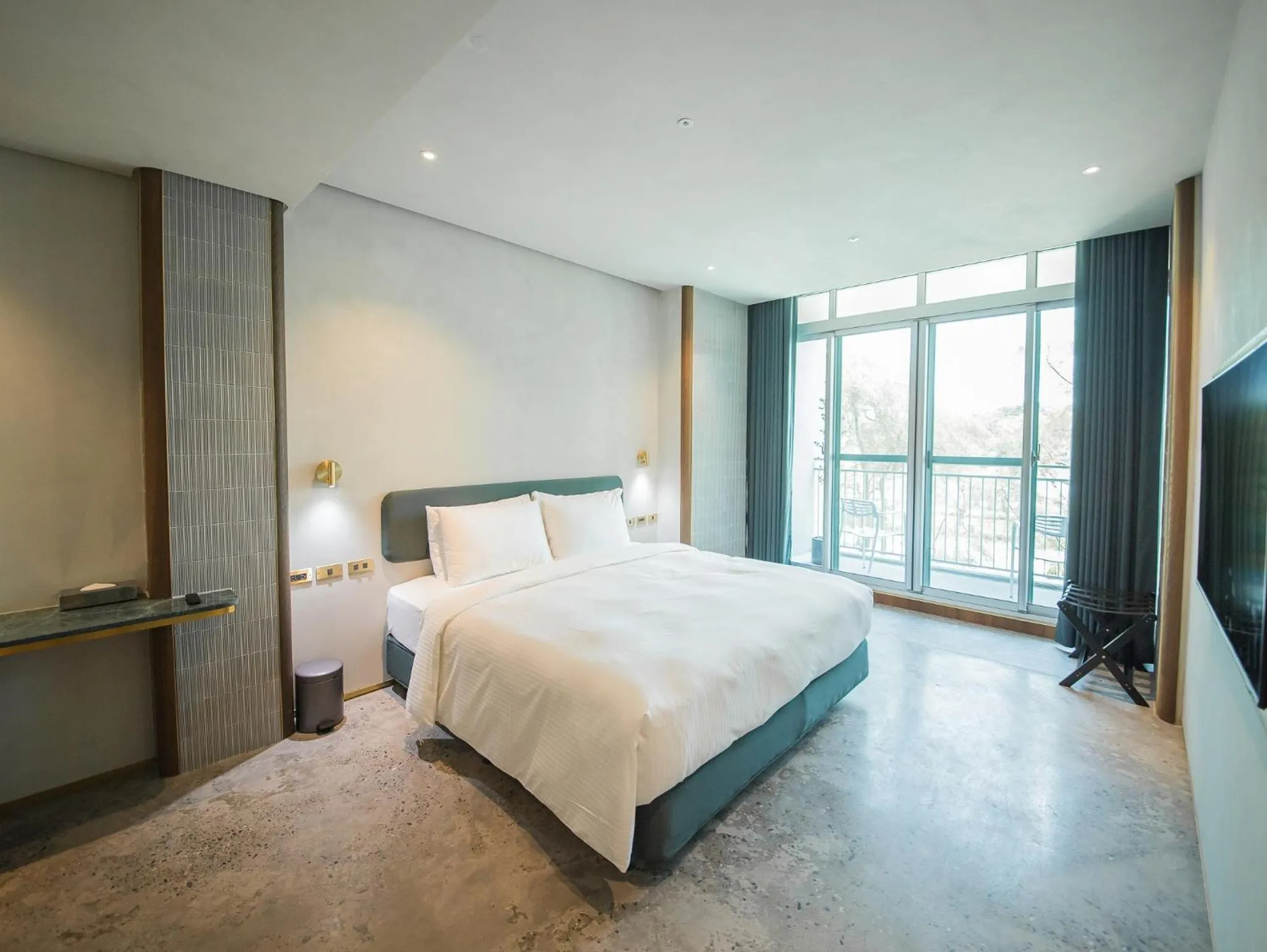 Photo of the whole room, Bed in PAPO'A Harbor Hotel