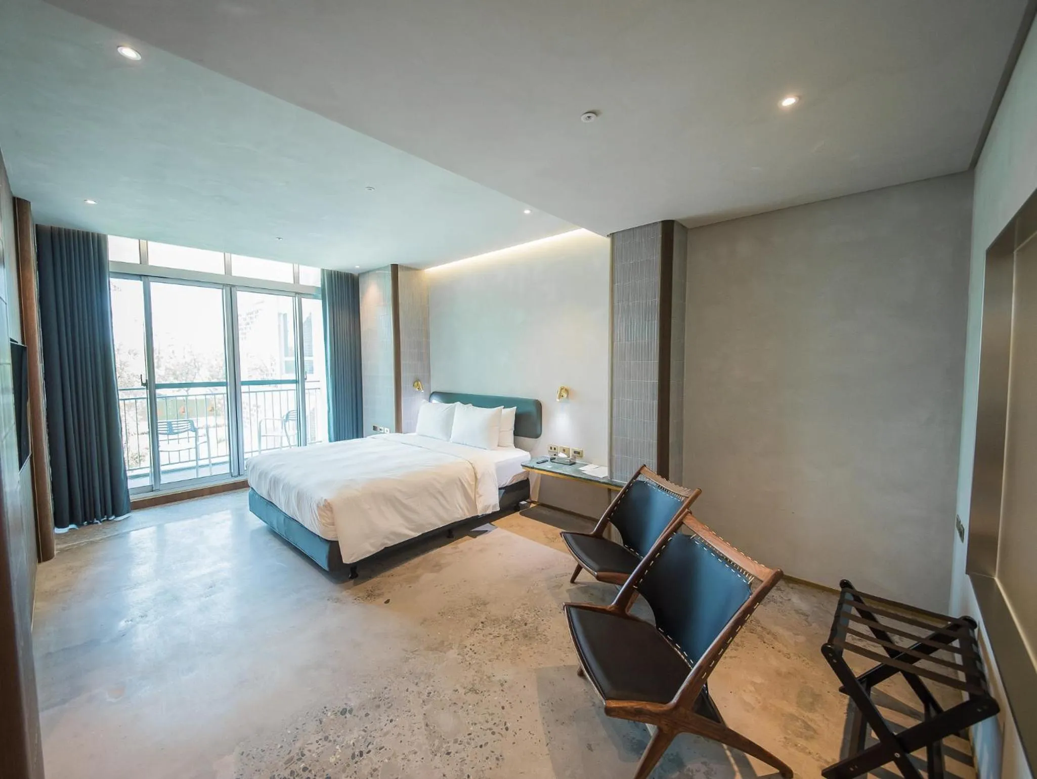 Photo of the whole room, Bed in PAPO'A Harbor Hotel