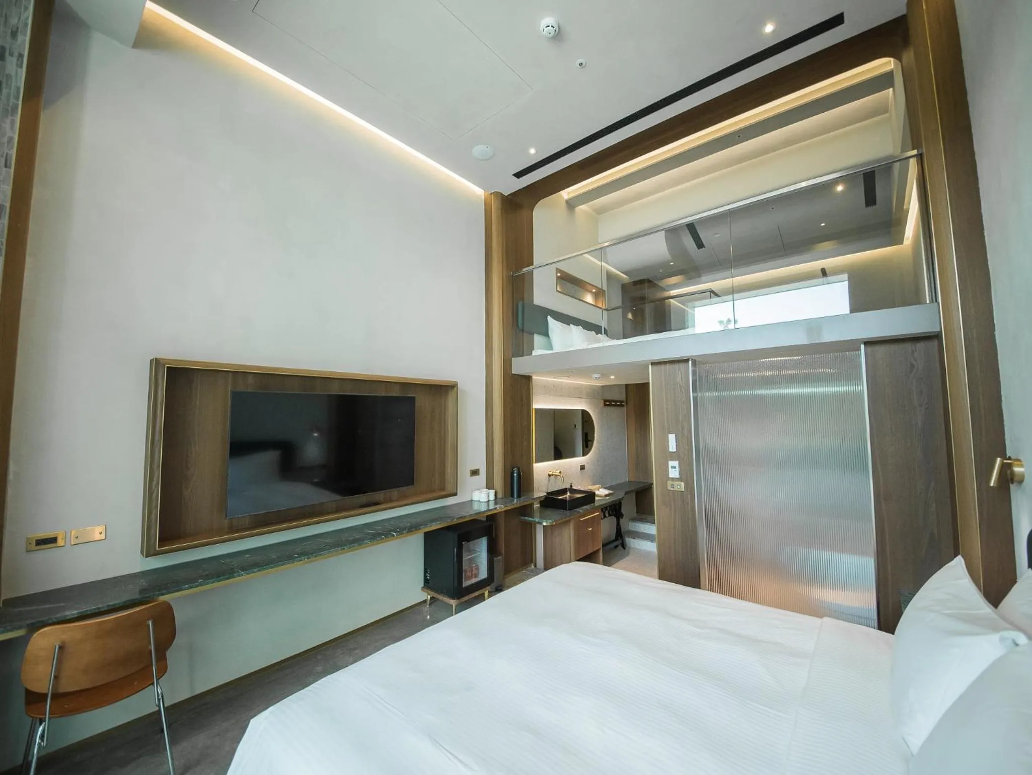 Photo of the whole room, Bed in PAPO'A Harbor Hotel