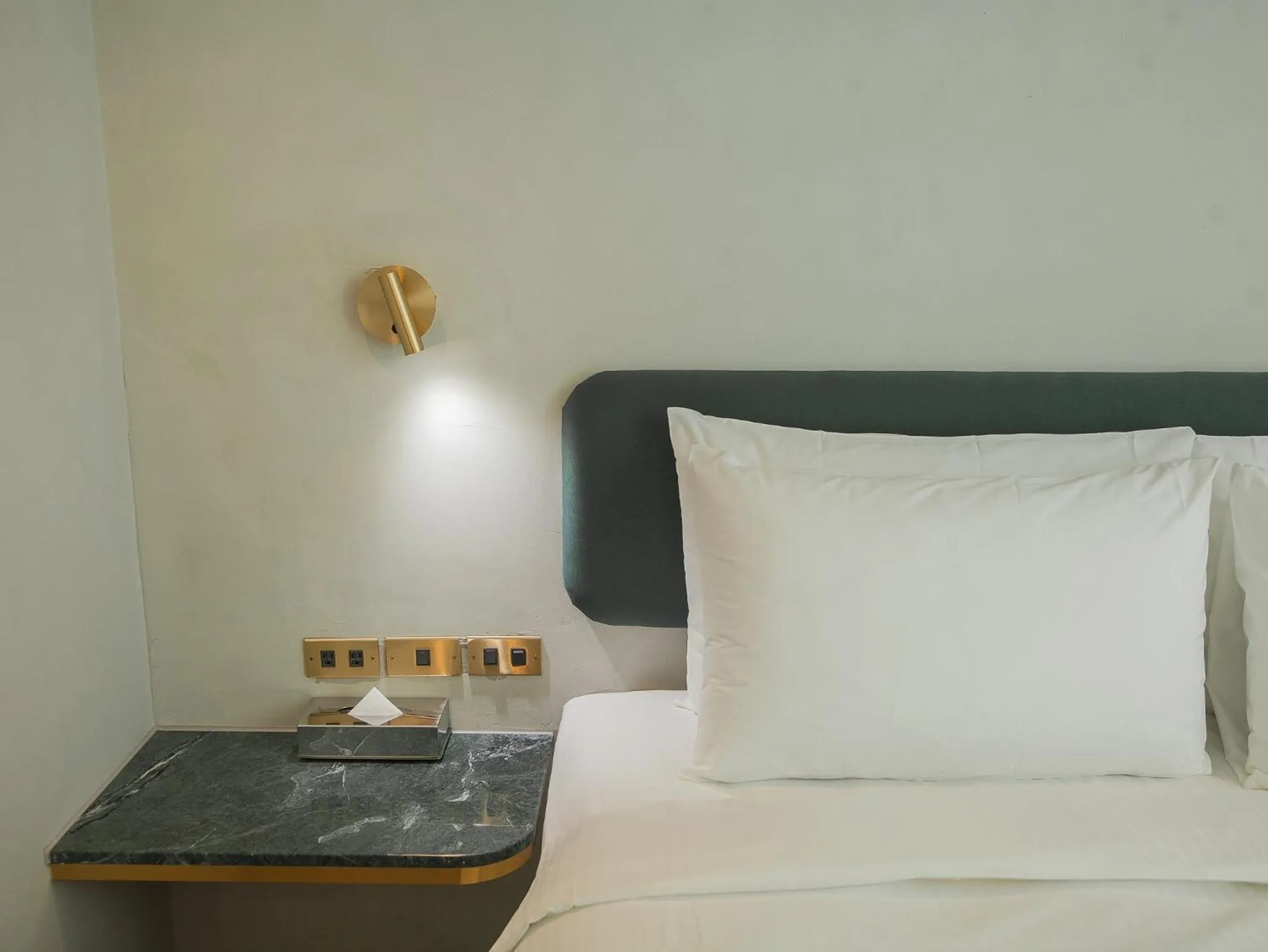 Bed in PAPO'A Harbor Hotel