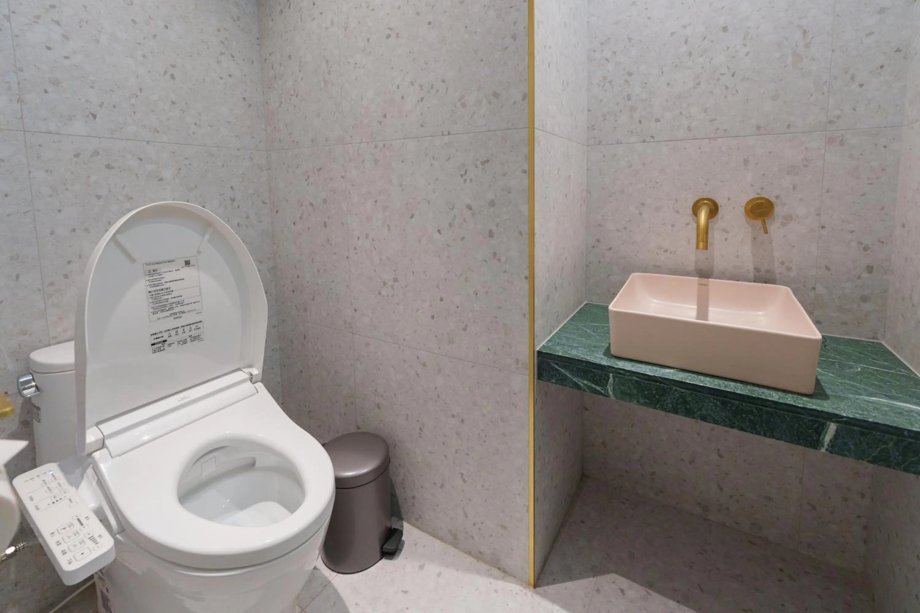 Toilet in PAPO'A Harbor Hotel