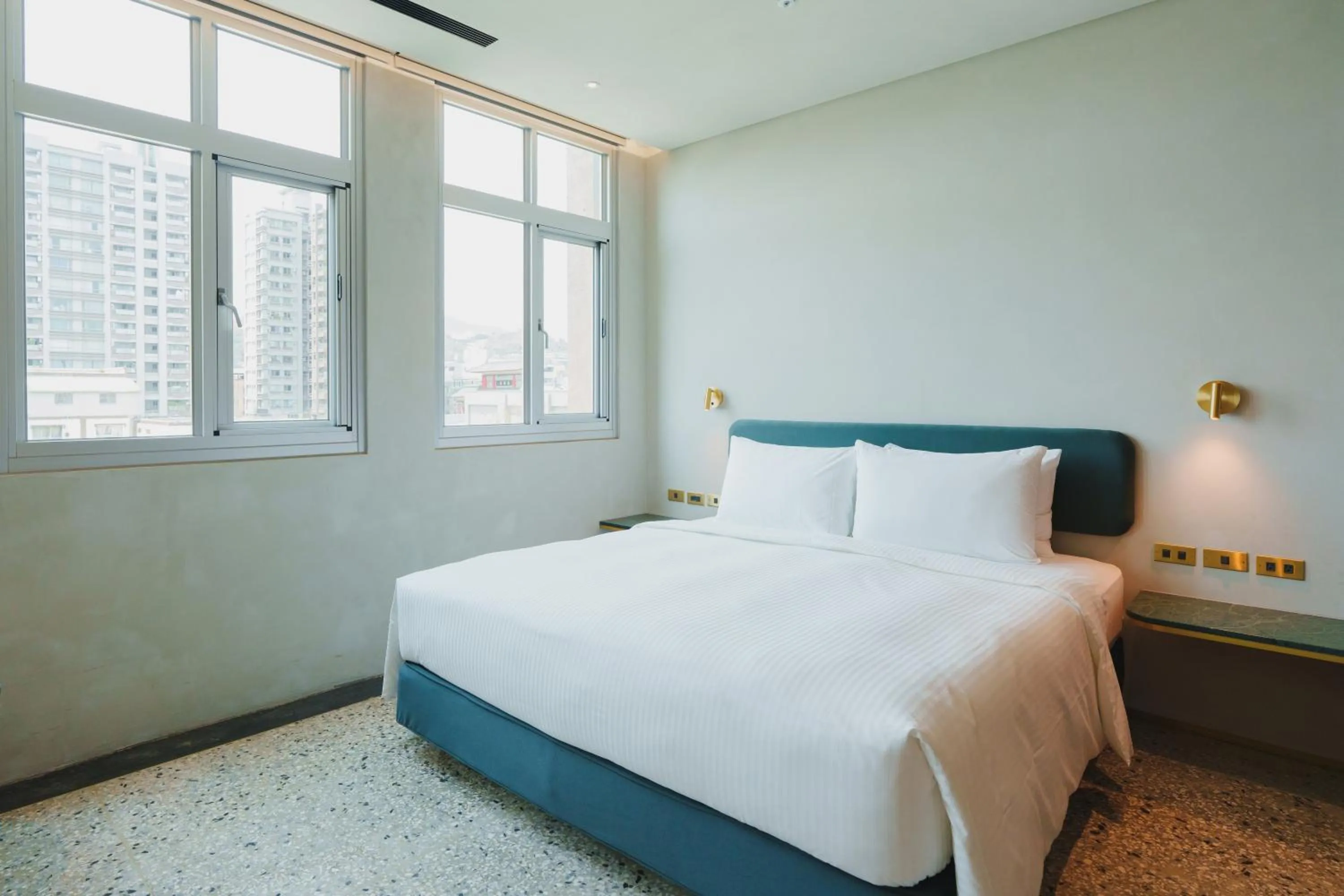 Photo of the whole room, Bed in PAPO'A Harbor Hotel