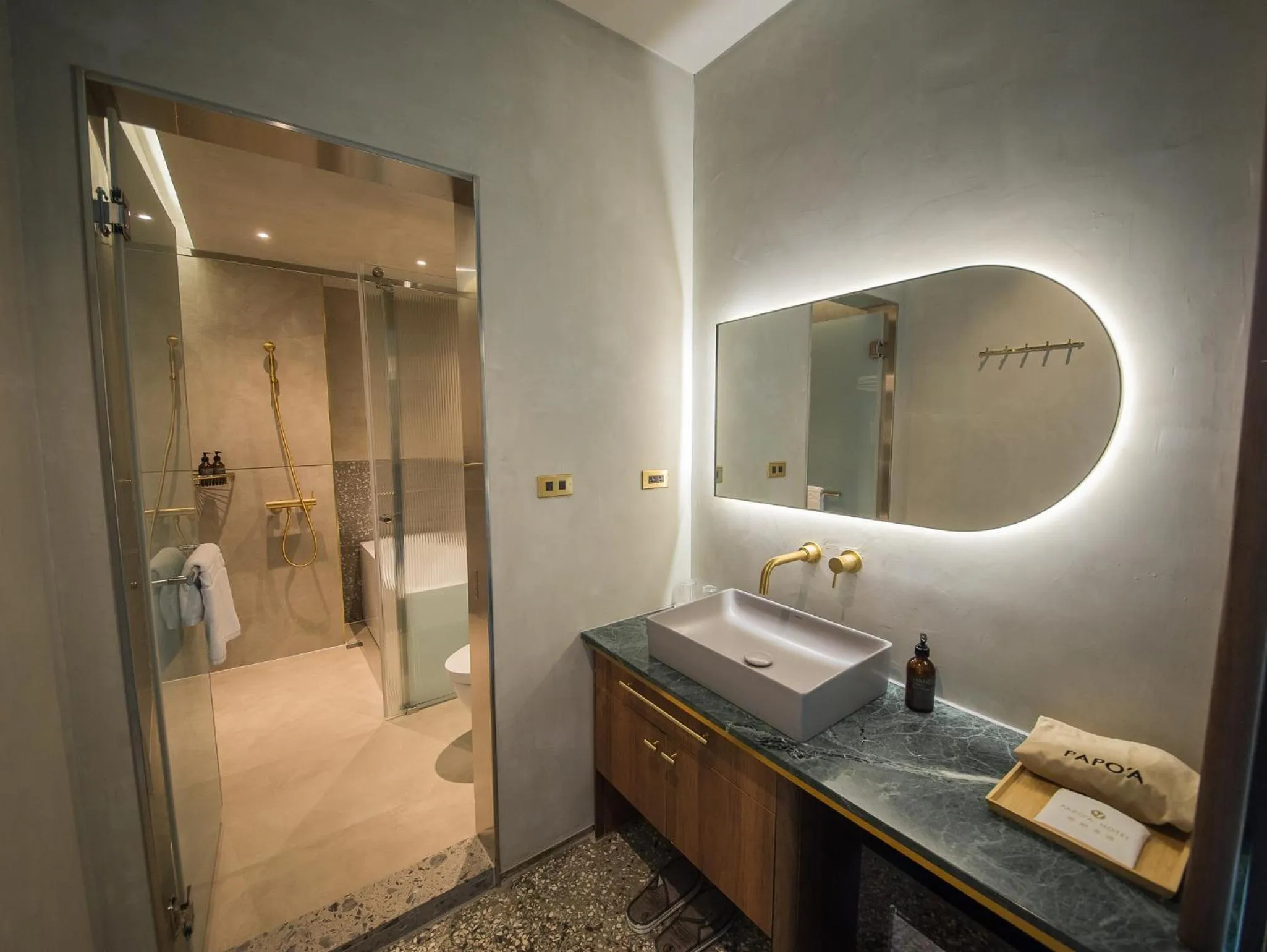 Bathroom in PAPO'A Harbor Hotel