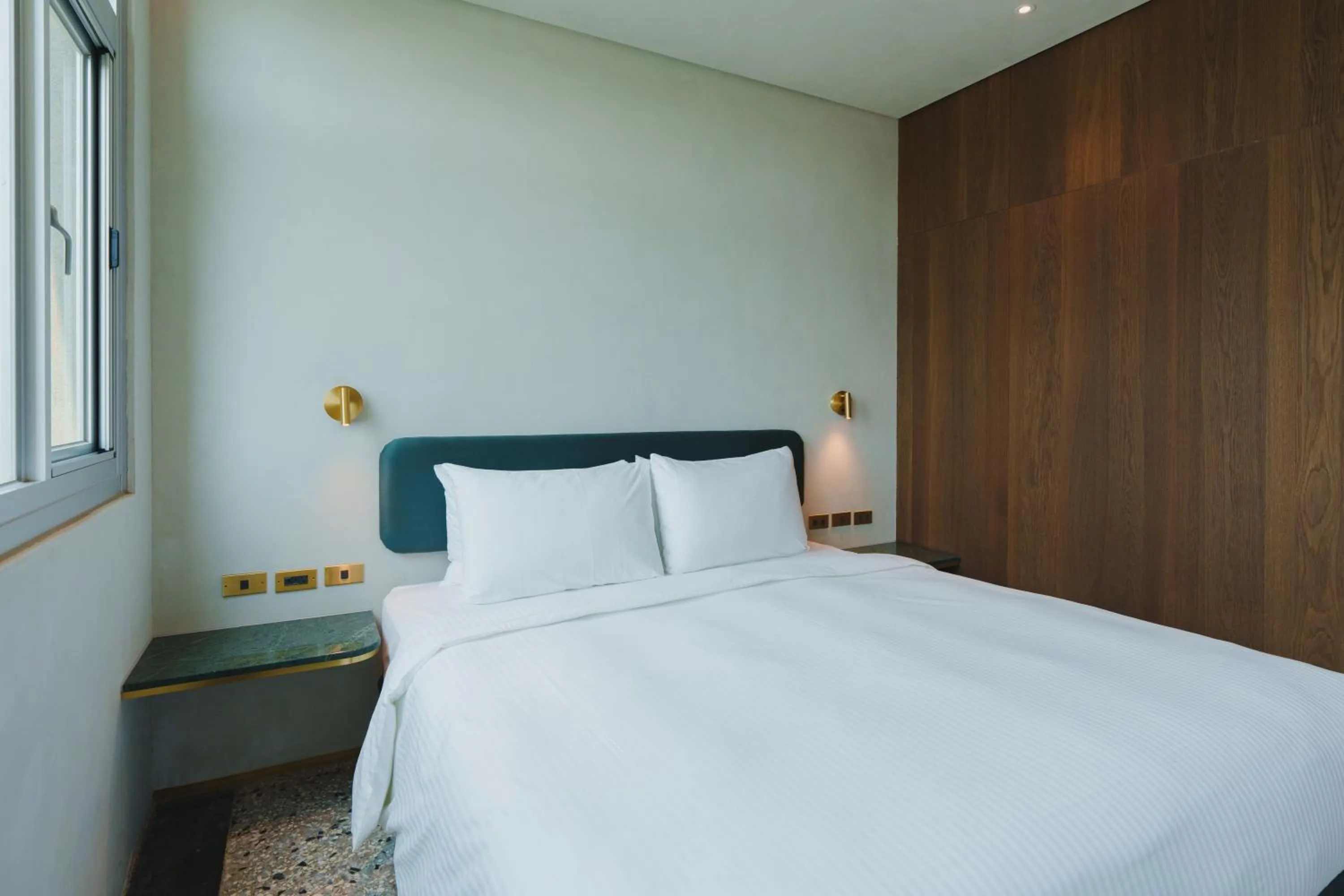 Photo of the whole room, Bed in PAPO'A Harbor Hotel