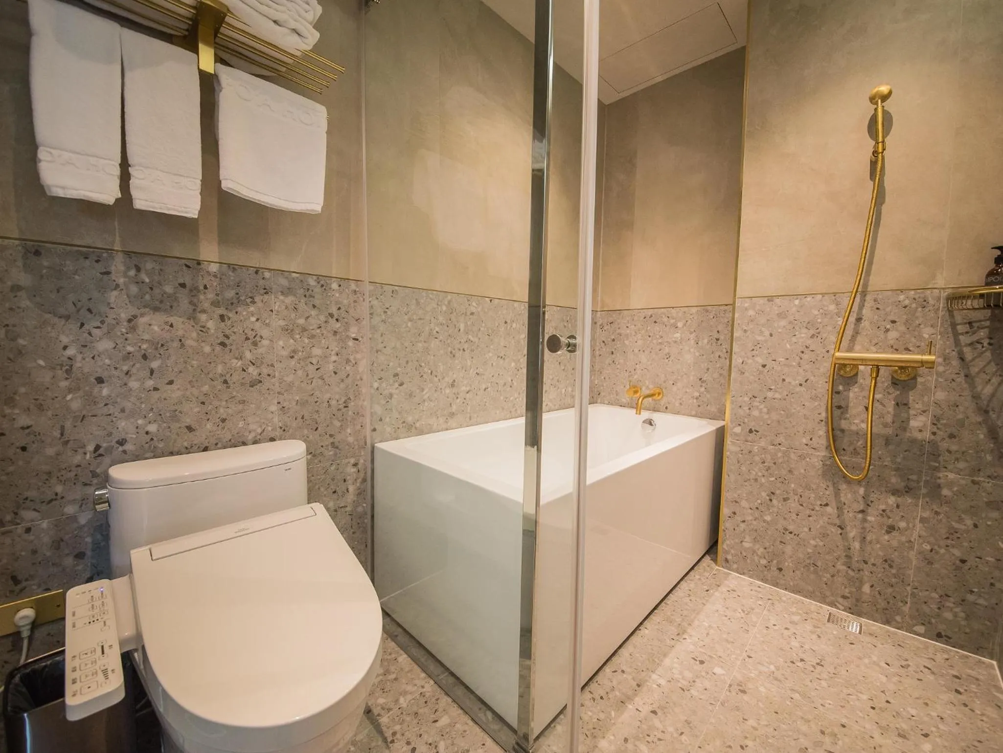 Bathroom in PAPO'A Harbor Hotel