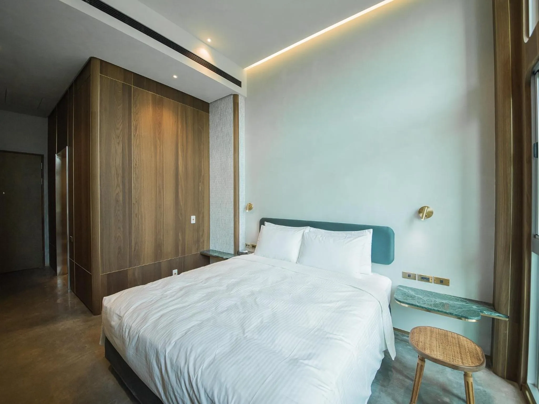 Photo of the whole room, Bed in PAPO'A Harbor Hotel