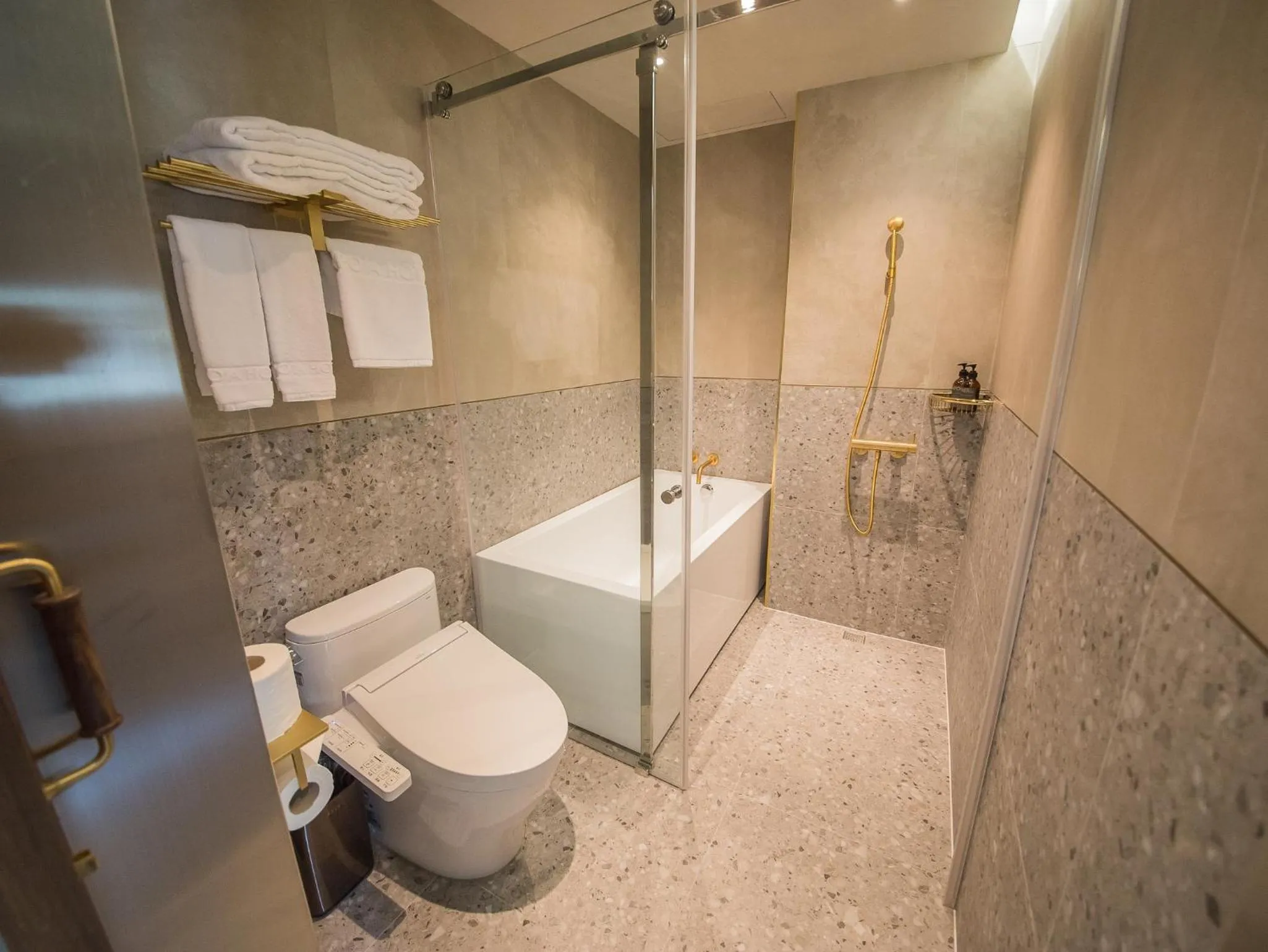 Bathroom in PAPO'A Harbor Hotel