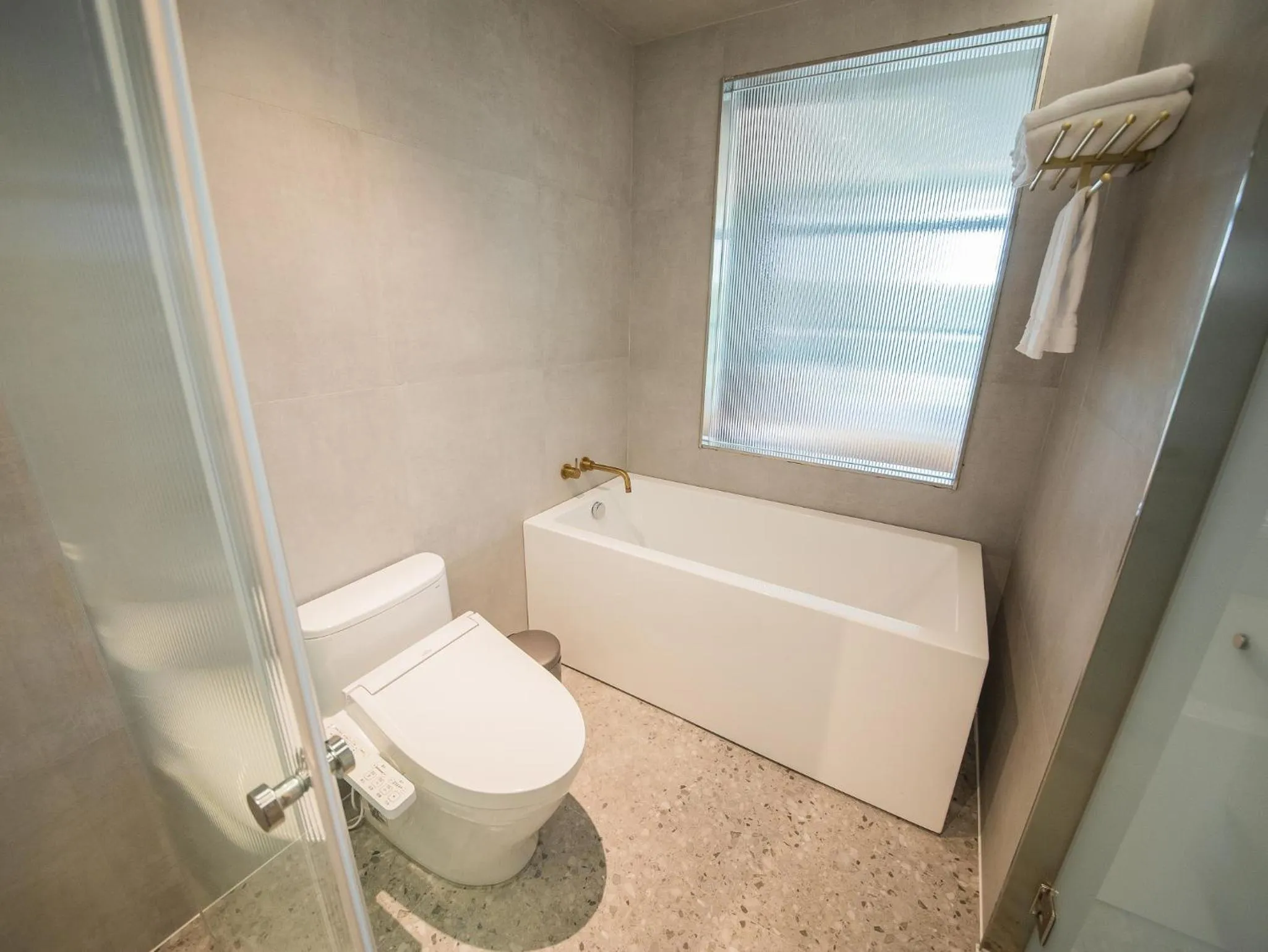 Bathroom in PAPO'A Harbor Hotel