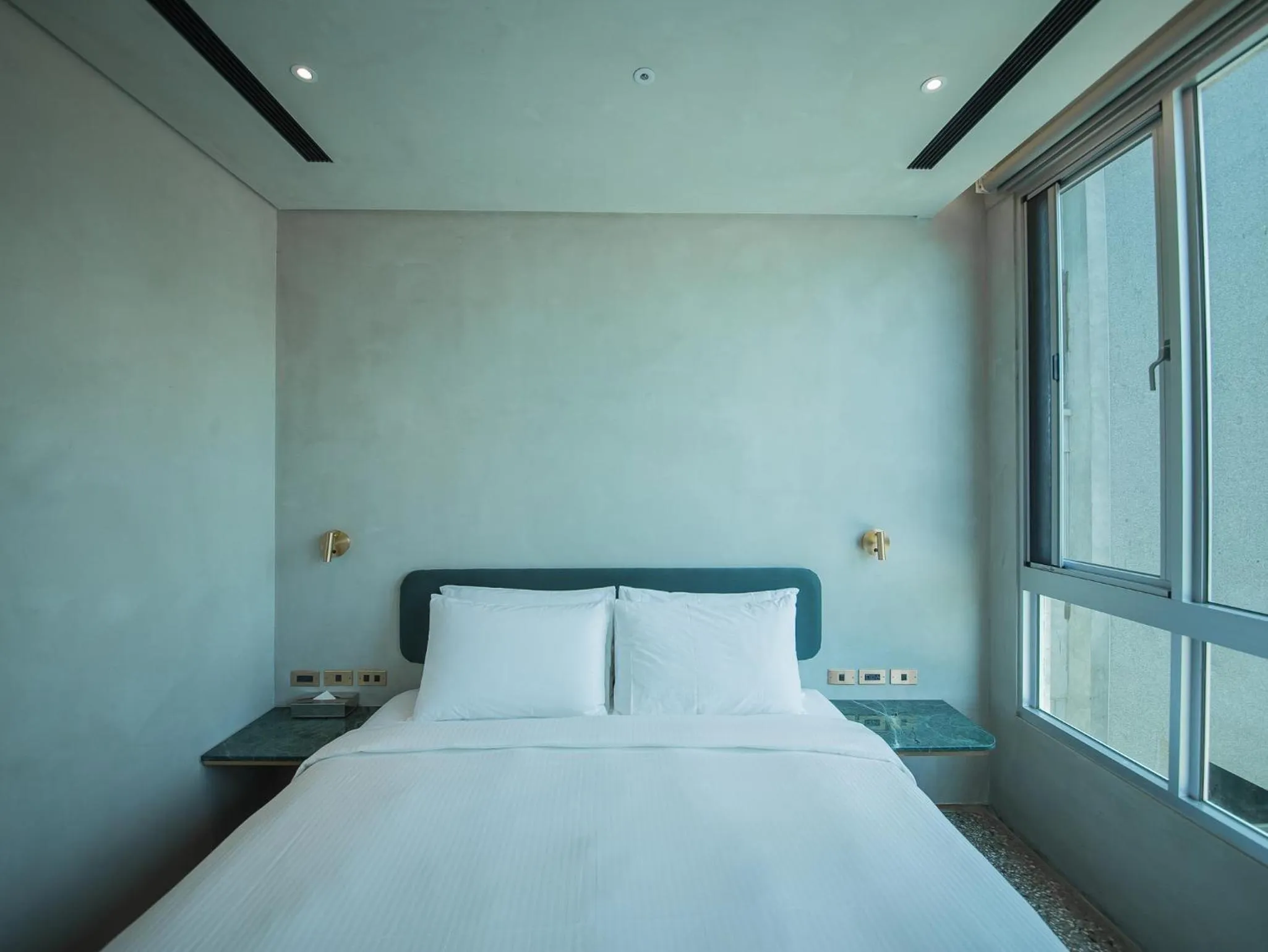 Bed in PAPO'A Harbor Hotel